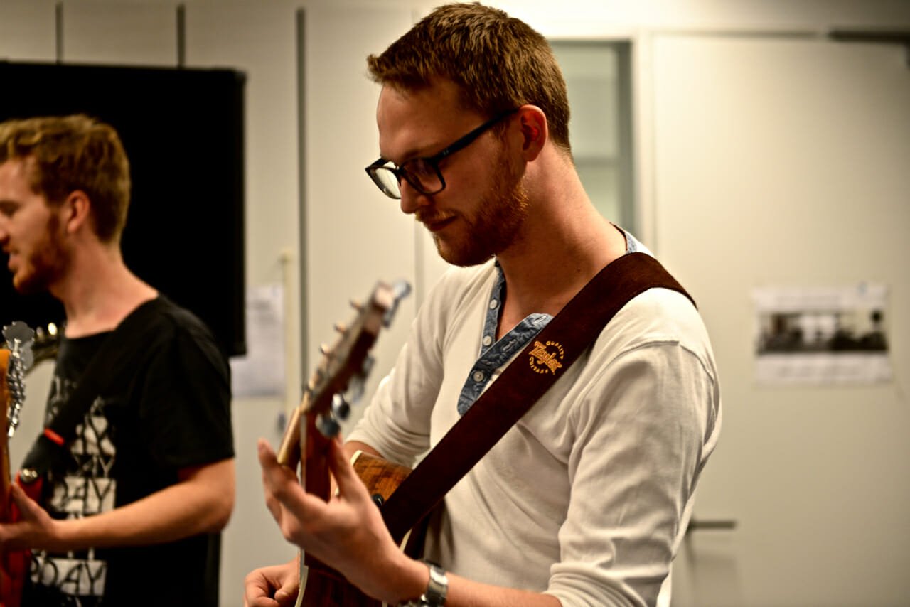 Ooooog vi har Anton på guitar! 