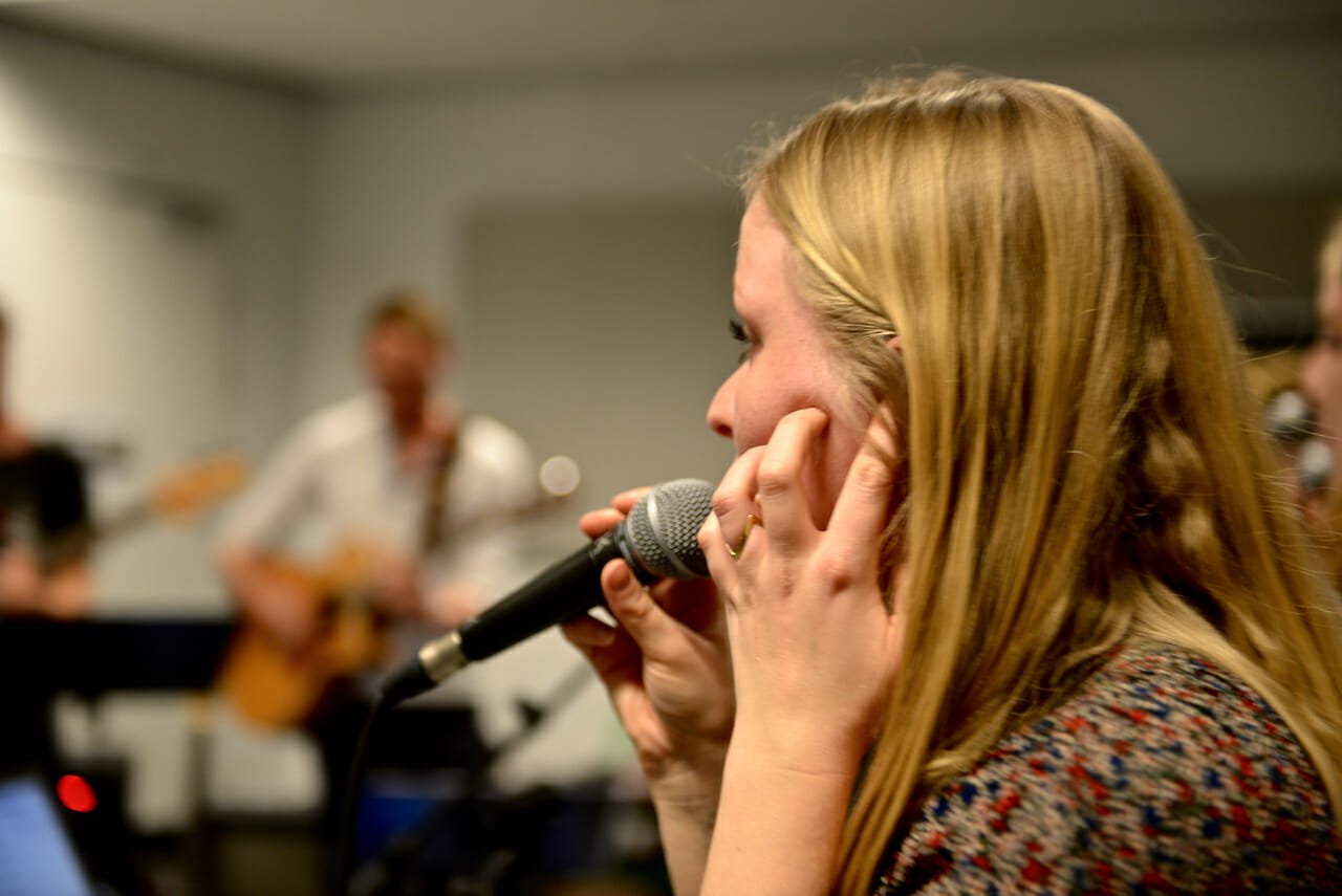 Her ses sangerinden Anne Lærke.