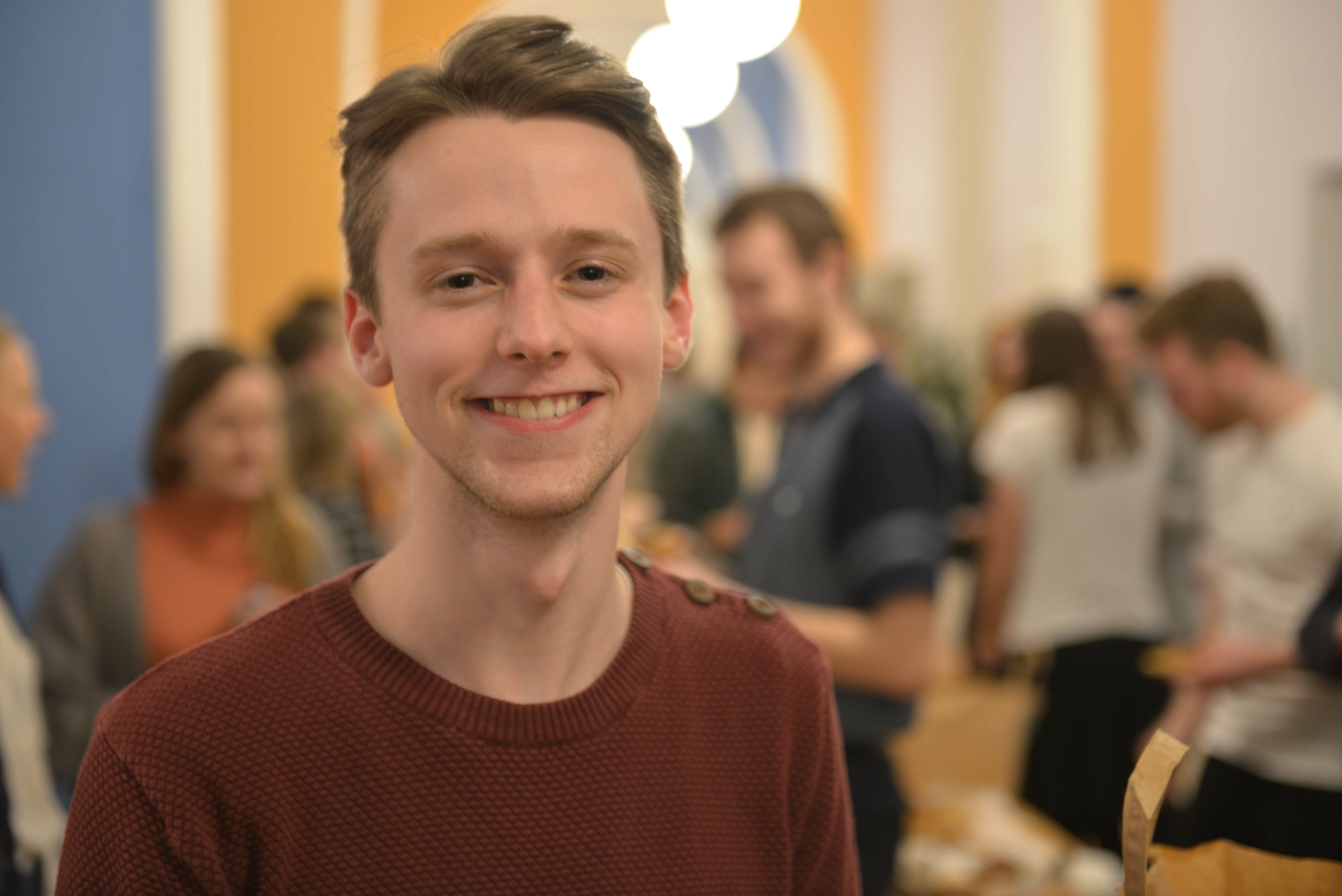 Mathias Bruun spiller blandt andre Kristian Thulesen Dahl i Statskundskabsrevyen 2018.