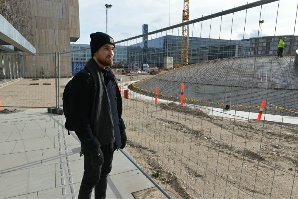 Malte Hall Jørgensen foran KUA's byggeplads.