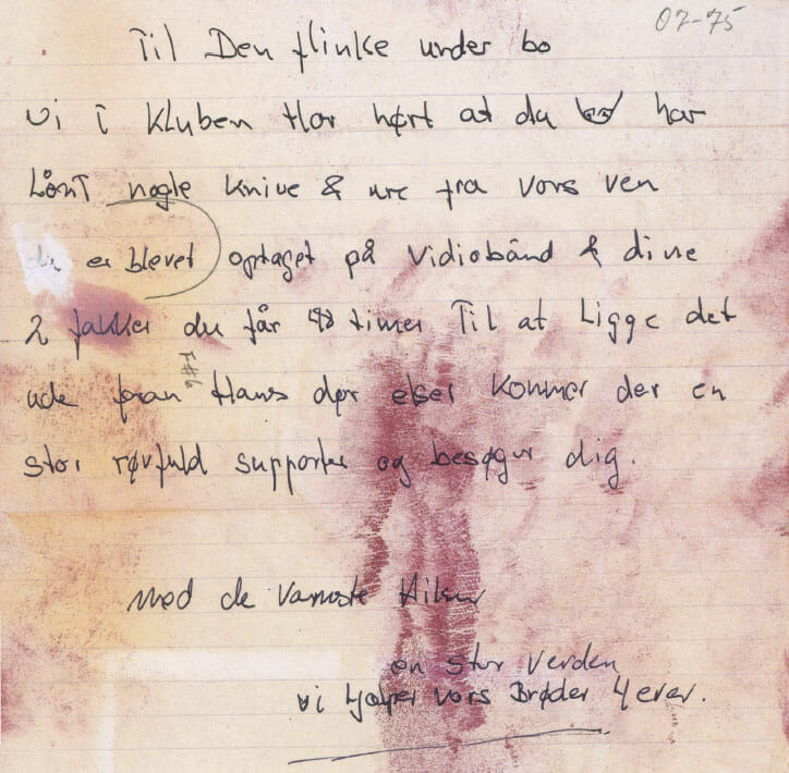 Det formodes, at dette trusselsbrev er afsendt af en rockerklub, der gerne vil have deres tyvekoster tilbage