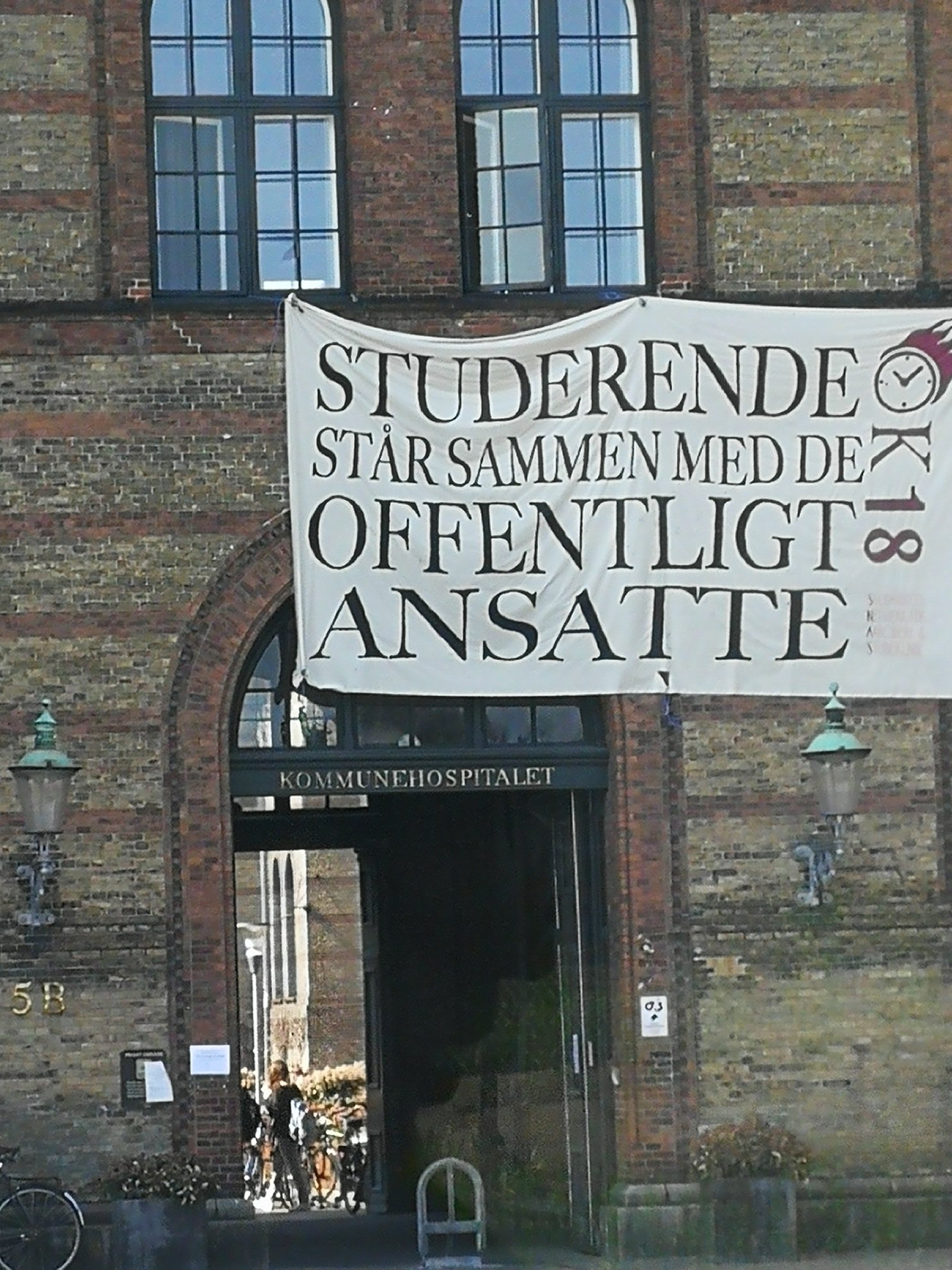 Nyuddannede får også lidt ud af den overenskomst, som studerende fra KU støttede de ansattes kamp for at opnå.