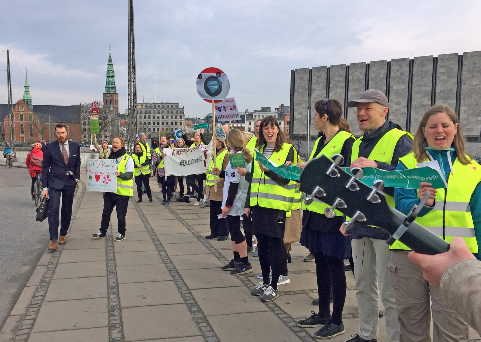 Tillidsrepræsentanter fra Forsknings- og Uddannelsesministeriet har inviteret de ansatte på Københavns Universitet til en fælles manifestation under OK18-fanerne i Børsgade inden arbejdstid om morgenen den 23. april.