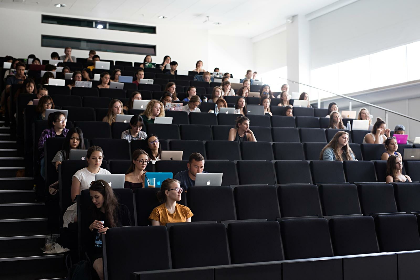 »Vi skal gøre alt for, at det bliver så nemt og attraktivt som muligt at blive erhvervskandidat,« siger uddannelses- og forskningspolitisk chef hos Dansk Erhverv, Mads Eriksen Storm.