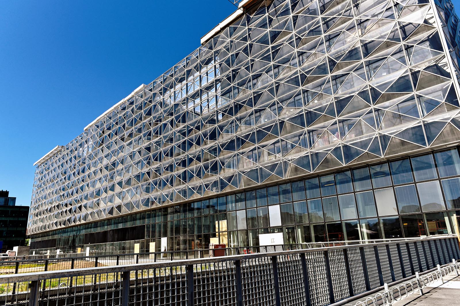 Seen from the outside, the Bohr building has for a long time looked like it was ready for occupation. But one whole year will pass before the many serious defects can be remedied and the University of Copenhagen can move in.