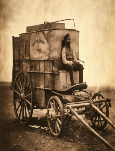 Vogn med fotografisk udstyr fra Krimkrigen (1853-1856); den første krig, der blev fotografisk dokumenteret.