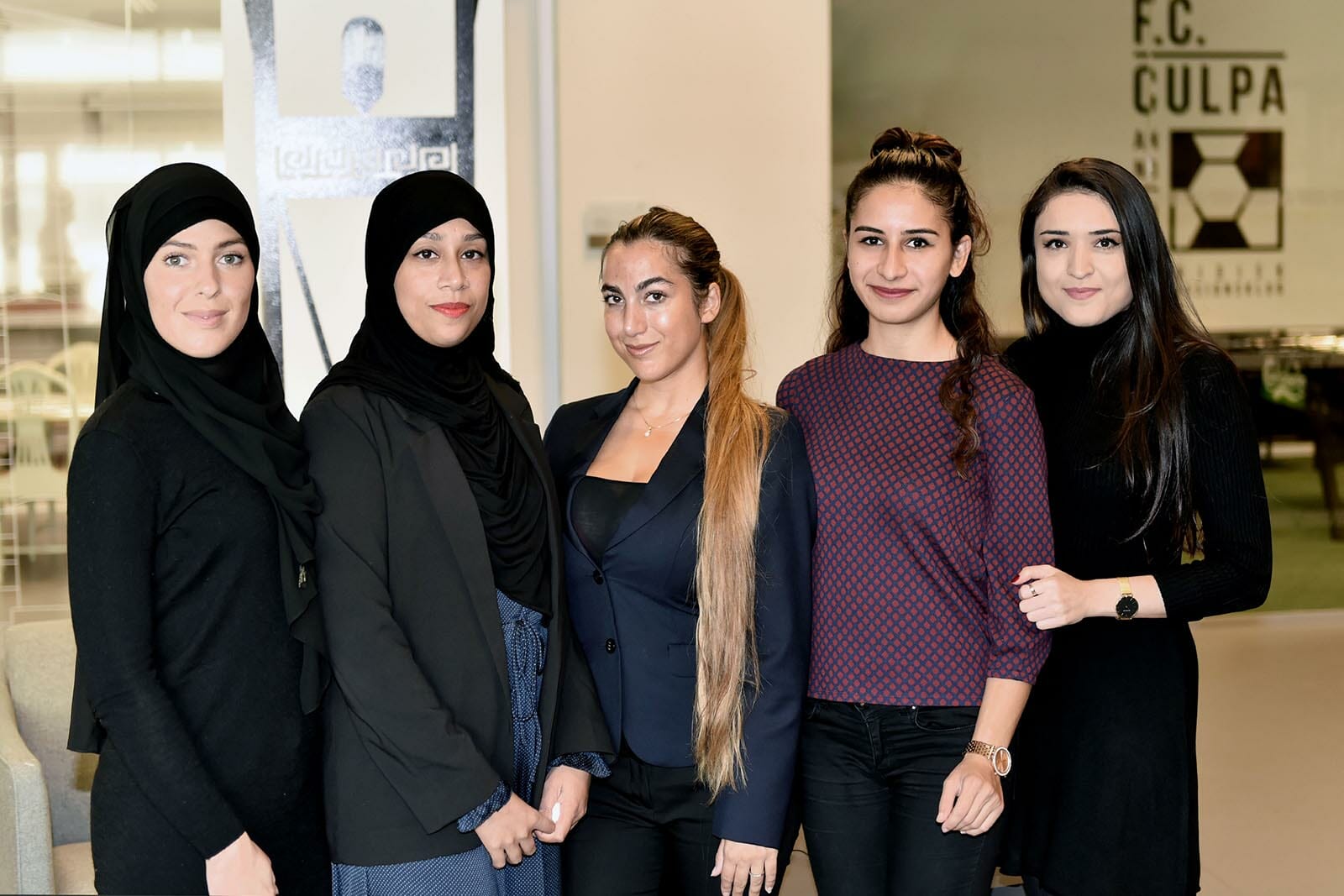 My Law Storys bestyrelse. Fra venstre er det Ayram Shine, Kumm Sabba Mirza, Negin Nader, Ajjat Altamimi og Esra Güler.