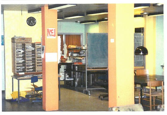 Fotografi taget af universitetsledelsen i Studenterhuset 21. oktober 1993. På billedet ses dueslag tilhørende forskellige grupper i Studenterhuset. »Papirer begyndte at forsvinde fra vores grupperum og dueslag og dukke op i Yggdrasils brevbokse,« fortæller Kalle. »Først tænkte vi, at det måtte være en fejl, men efterhånden, som det sker igen og igen, begynder man jo at passe på sine ting.«