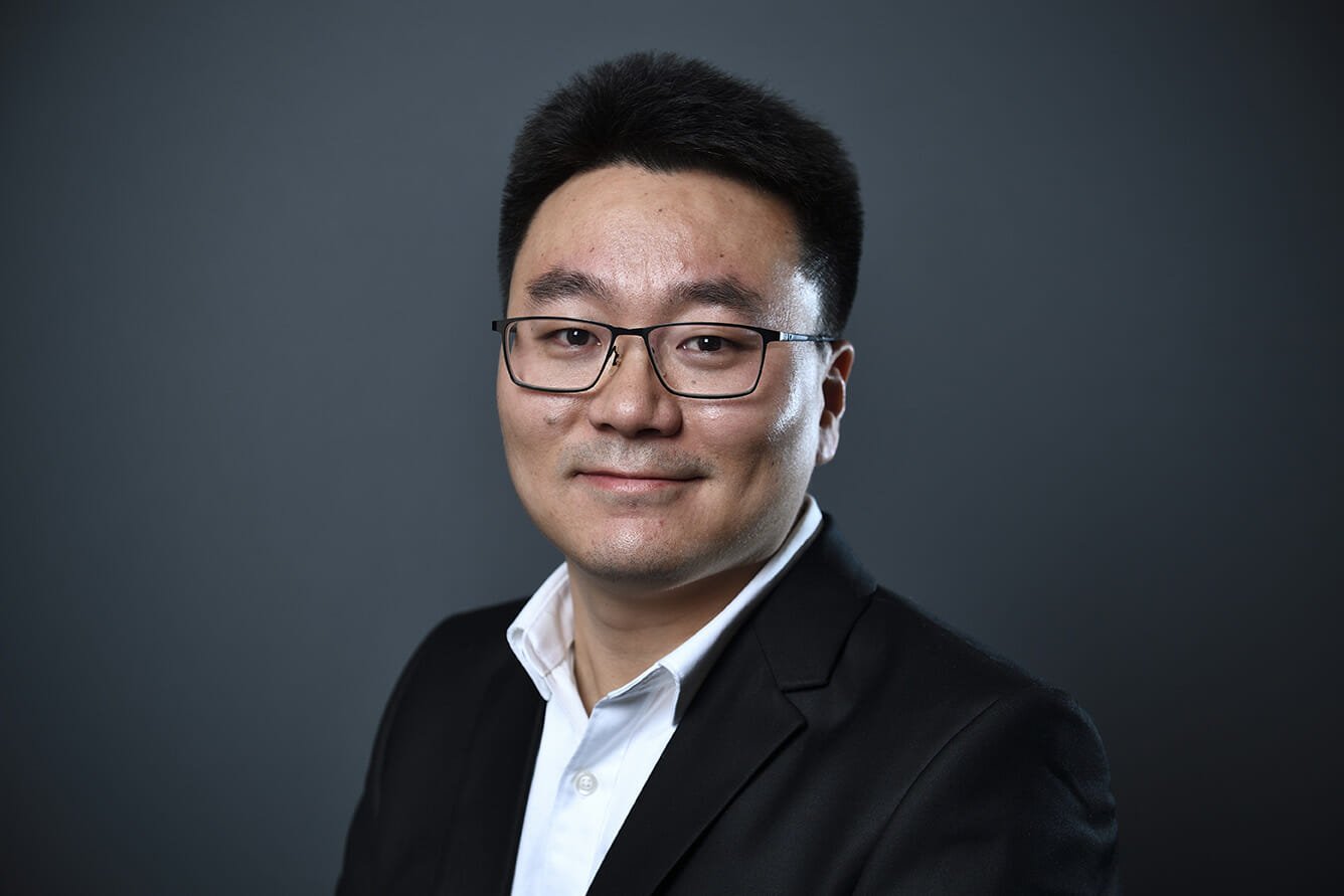 You Zhou studerer universets ursuppe ved hjælp af Large Hadron Collider.