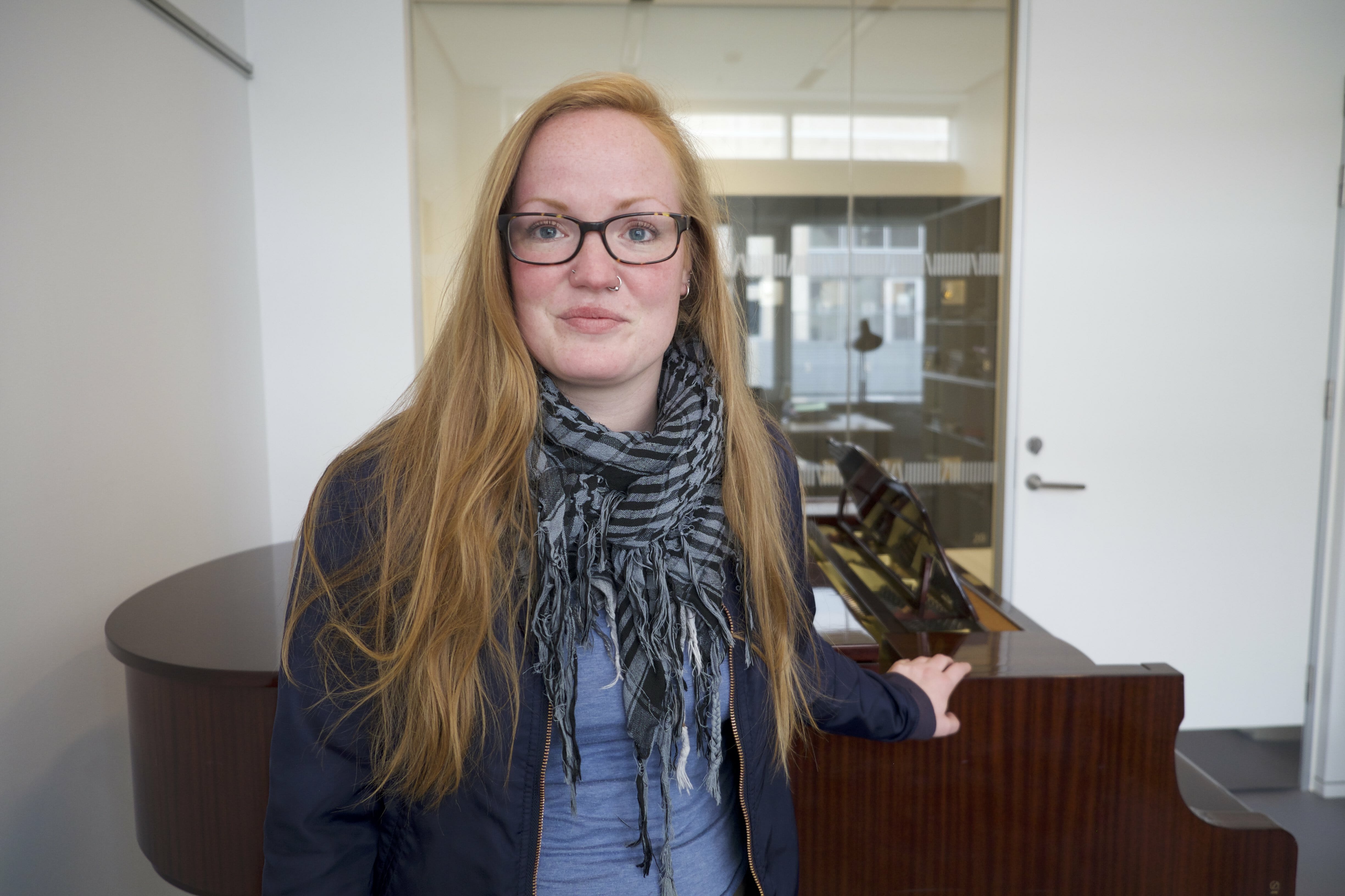 Clara Christiansen underviser på Musikvidenskab i brugsklaver og hørerlærer. Hun er selv uddannet fra stedet med speciale i Eurovision.