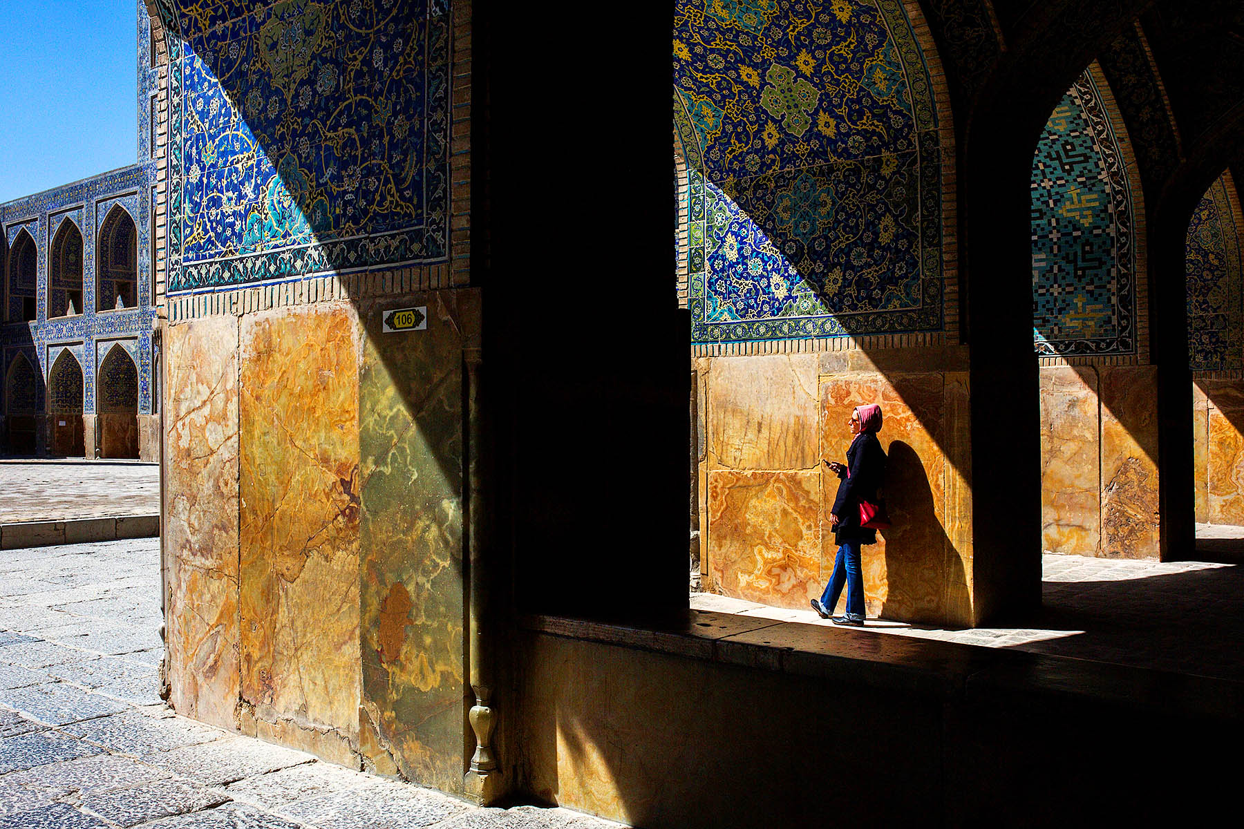 Iran har en enorm kulturskat, men det lille fag Persisk ved Københavns Universitet lægger i dag vægten på det moderne Iran. Billedet her er også brugt som forsideillustration til bogen 'Det moderne Iran' - skrevet af Rasmus Elling, der er lektor i persisk ved KU. 