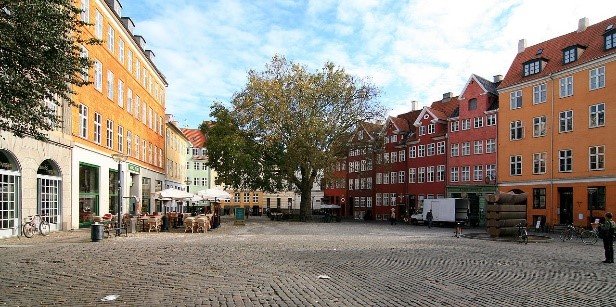 Gråbrødretorv Square featuring the colourful 'fire houses'.