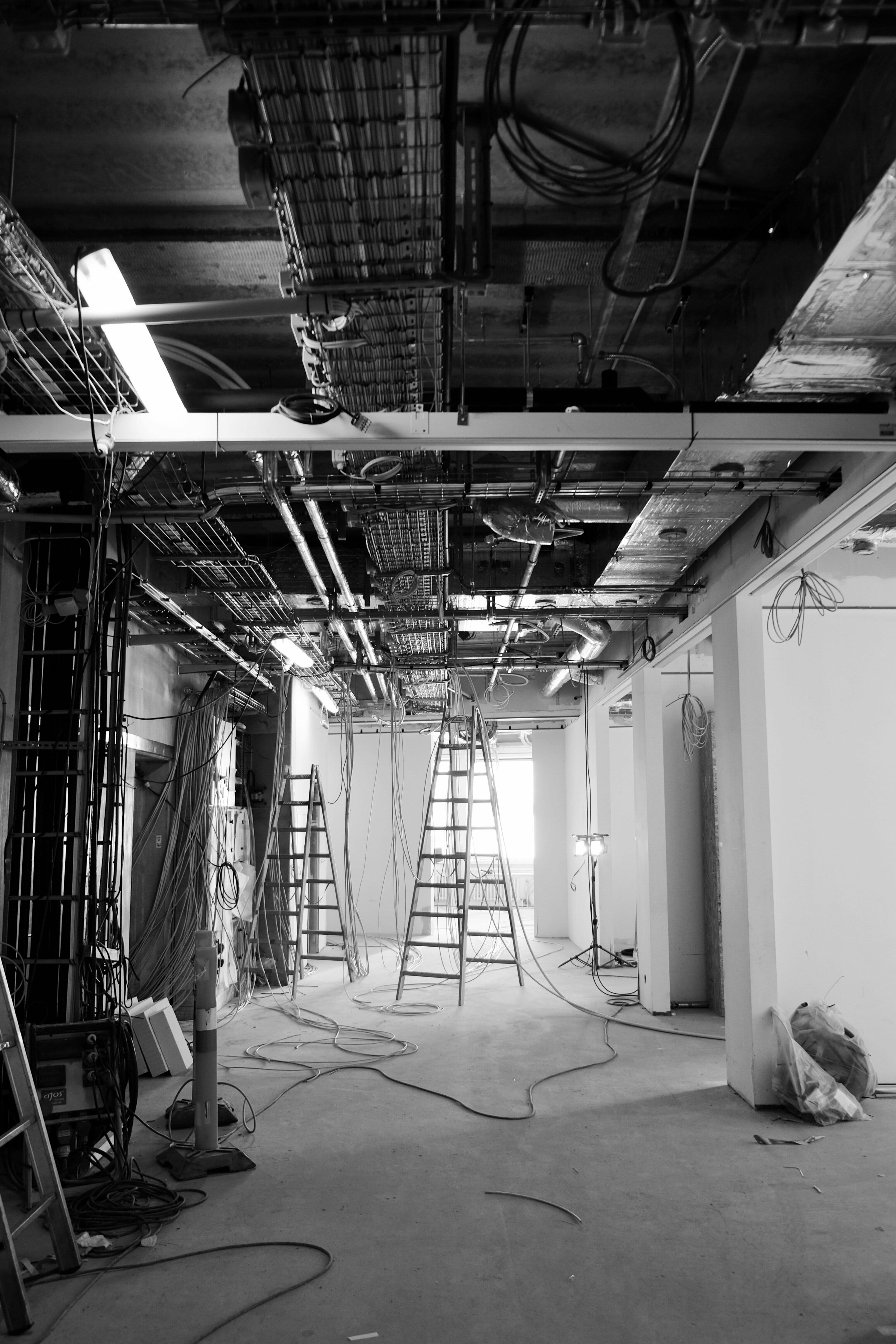 Rør - igen er det rør, der forbistrer arbejdet med Niels Bohr Bygningen (billedet er taget i sommeren 2019)