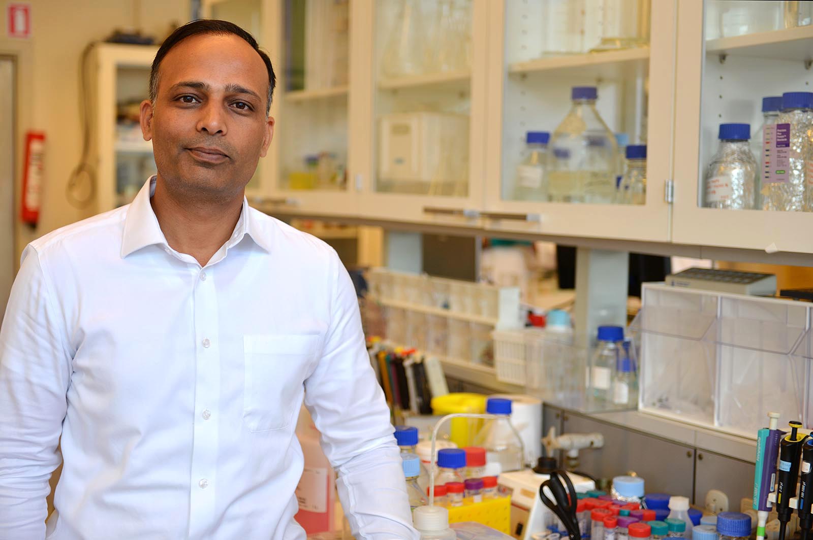 På Københavns Universitet er mere end hver tredje forsker og underviser udlænding. Manish Tiwari har undervist på Københavns Universitet siden 2015 som adjunkt i en midlertidig stilling på Kemisk Instituts afdeling for Kemisk Biologi.