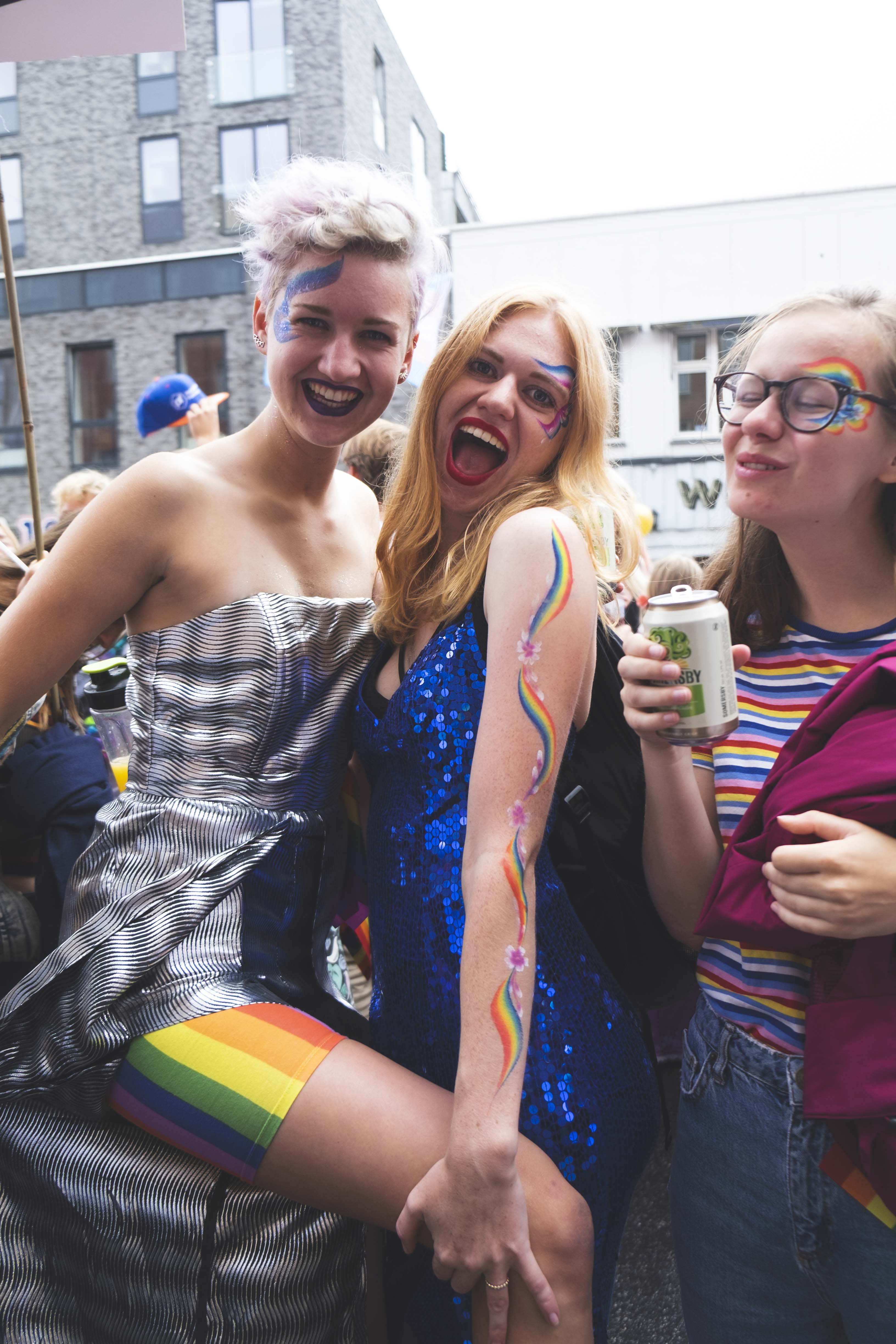 Claire (til venstre) kommer fra USA og starter på psykologi til september som led i et udvekslingssemester