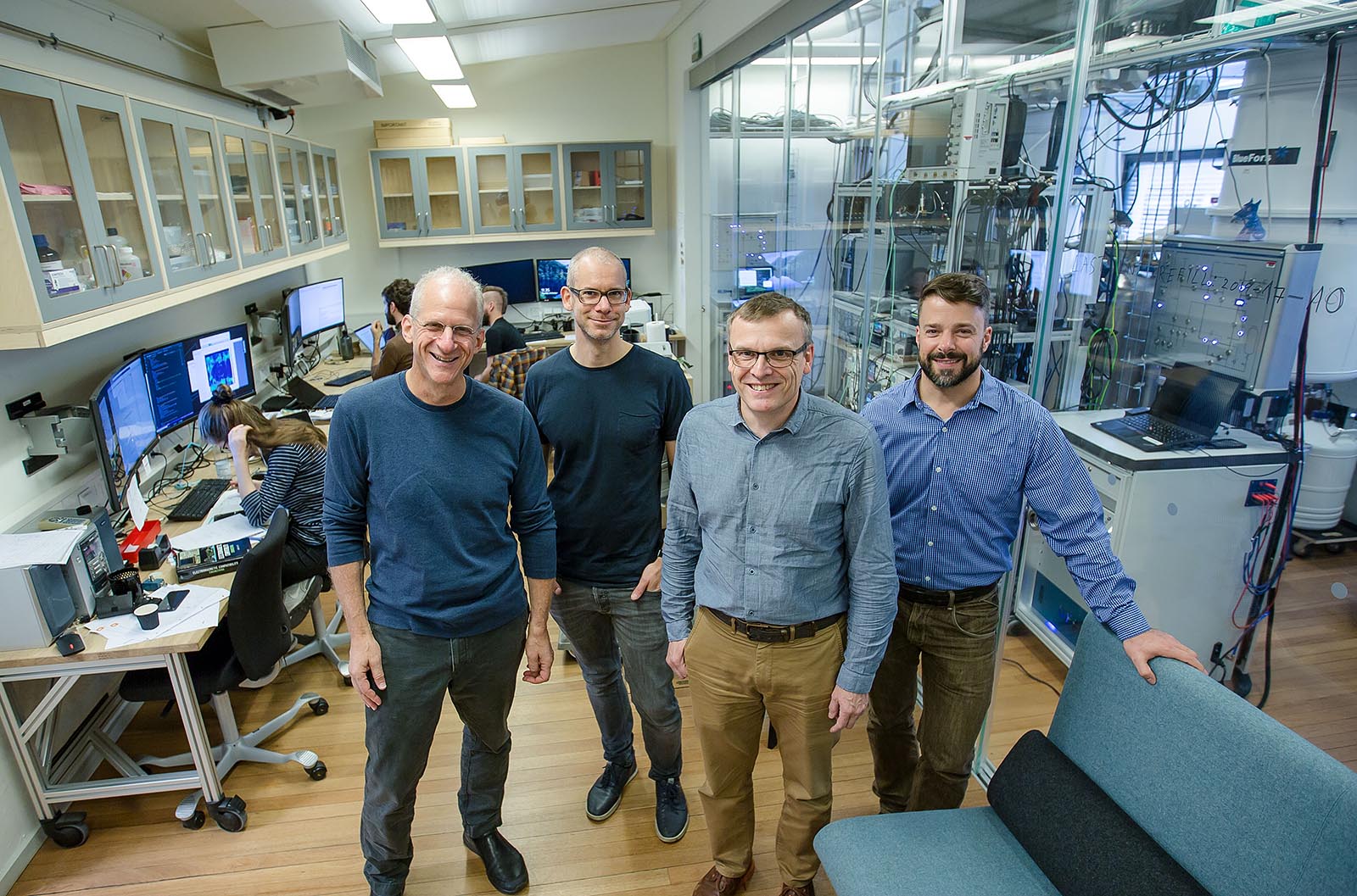 Fra venstre mod højre de fire forskere, der skal rode med en helt speciel partikel: Charles Marcus, Martin Leijnse, Karsten Flensberg og Ferdinand Kuemmeth.