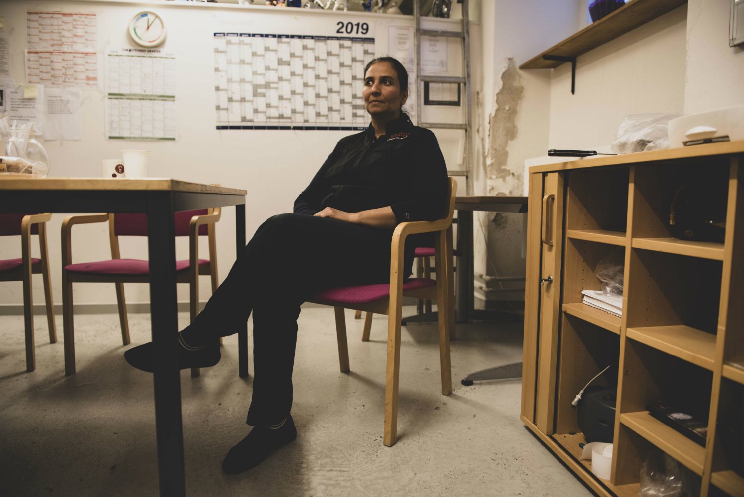 Kanwal Preet siger, at hun er bekymret for de kolleger, der kun har en håndfuld år tilbage på arbejdsmarkedet og vil have svært ved at finde nyt arbejde, hvis de ikke bliver i det nye firma.