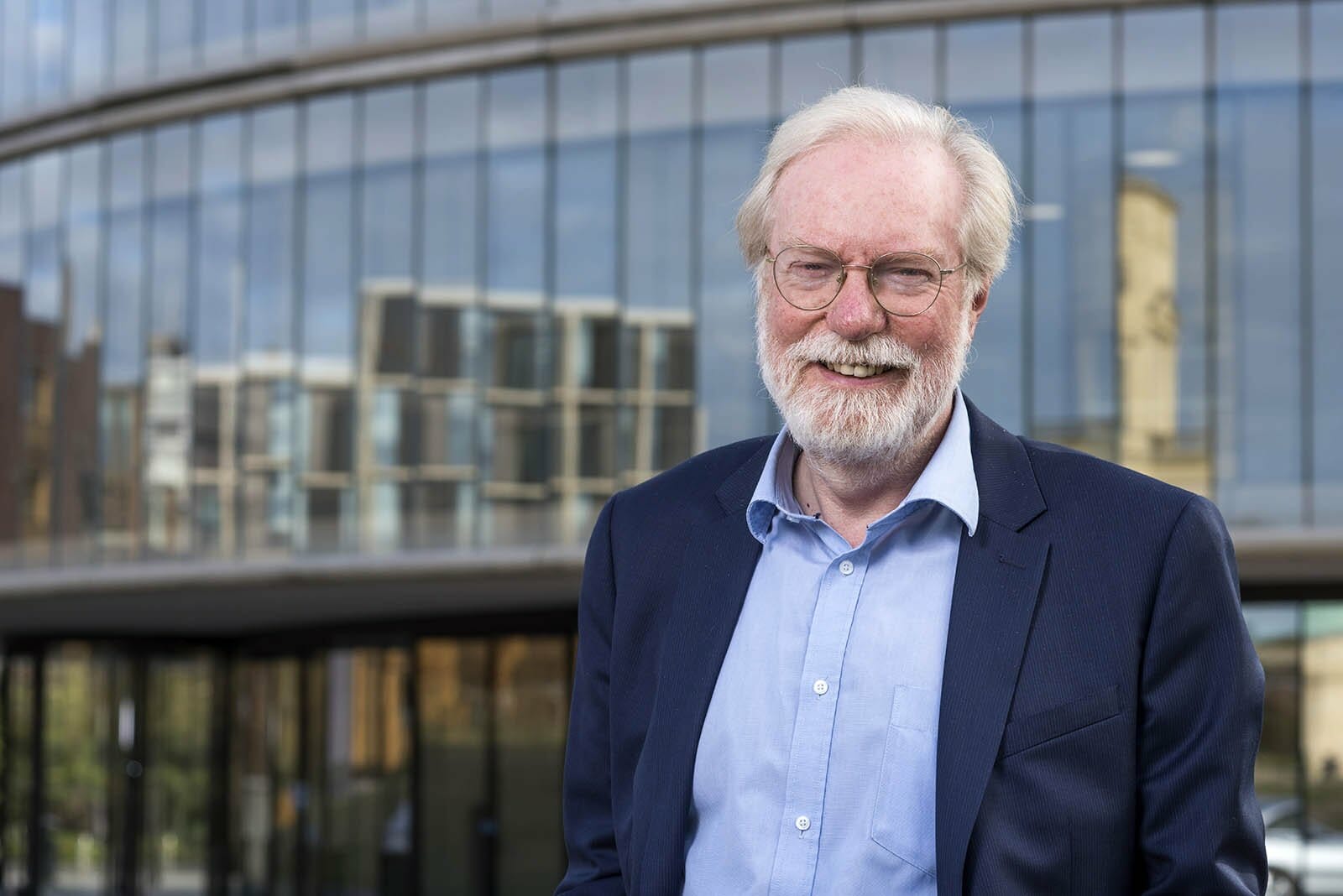 De lavtuddannede skal have mulighed for at kunne bidrage med mere - og de højtuddannede skal støtte dem i at få løst den opgave, siger Paul Collier.