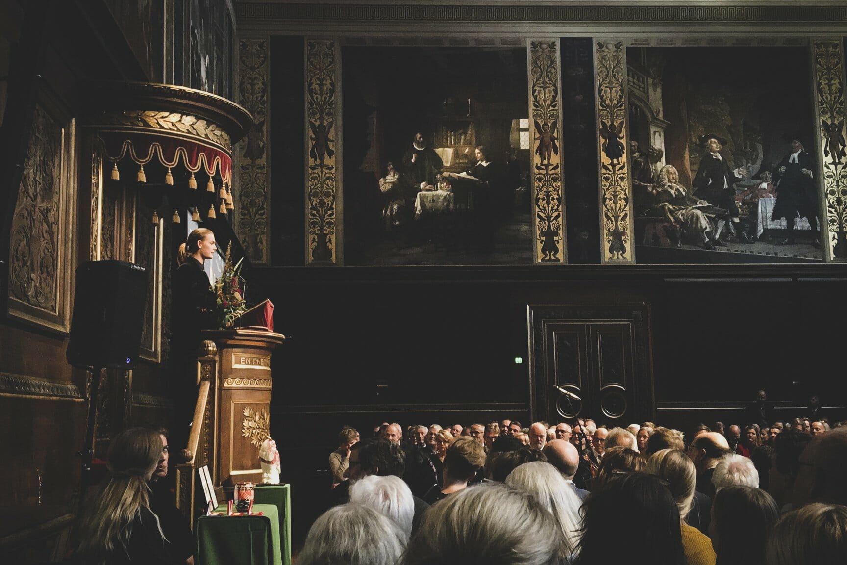 Harald Toksværd taler ved Københavns Universitets årsfest 2019. »Jeg kommer til at fortryde resten af mit liv, at jeg ikke kiggede efter, om Daisy (dronningen) klappede,« siger han efterfølgende til Uniavisen.