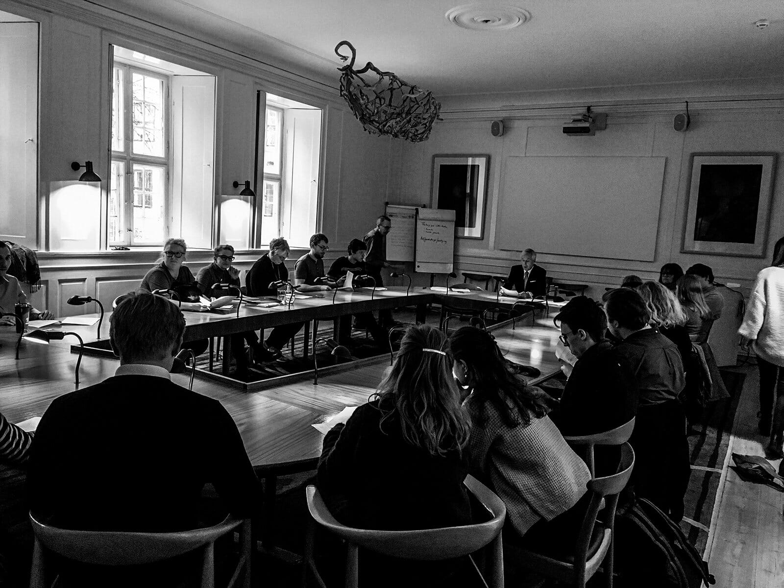 Professor of Law Jesper Lau Hansen, chairman of the Rector's Election Statutes Committee, read out the results in the university’s main building.