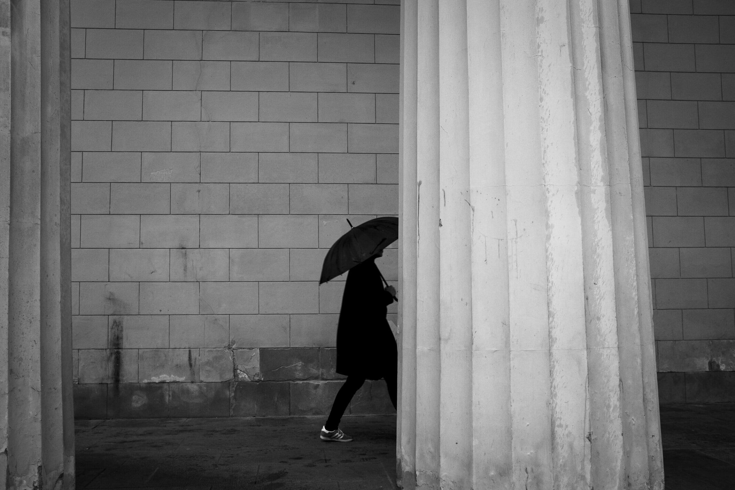 »Når vi taler om krænkelser på universitetet, synes jeg ofte, at samtalen får en lyd af, at der bare sidder én studerende i en forelæsningssal med 300 og har meget, meget lange tæer,« siger Rikke.