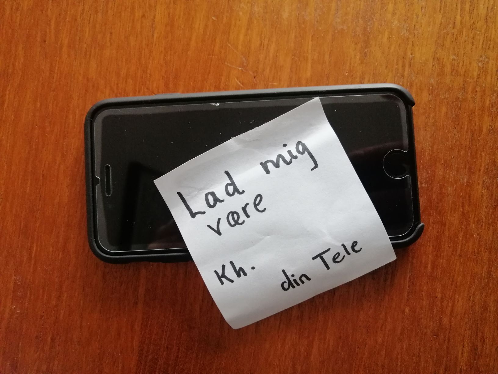 Telefonen frister let til at afbryde skrivning og dybe tanker.