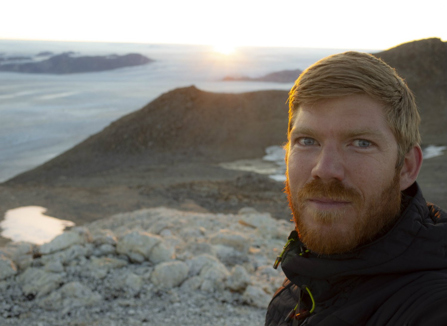 »Man kan simpelthen ikke være geolog uden at komme ud i felten,« siger Kristoffer Szilas, der har tilbragt de seneste 12 somre nord for Nuuk.