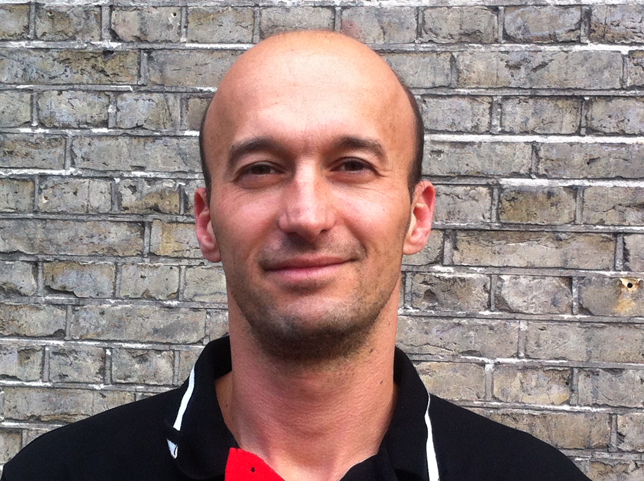 Dan Hirslund er ansat i et midlertidigt lektorat på Institut for Tværkulturelle og Regionale Studier.