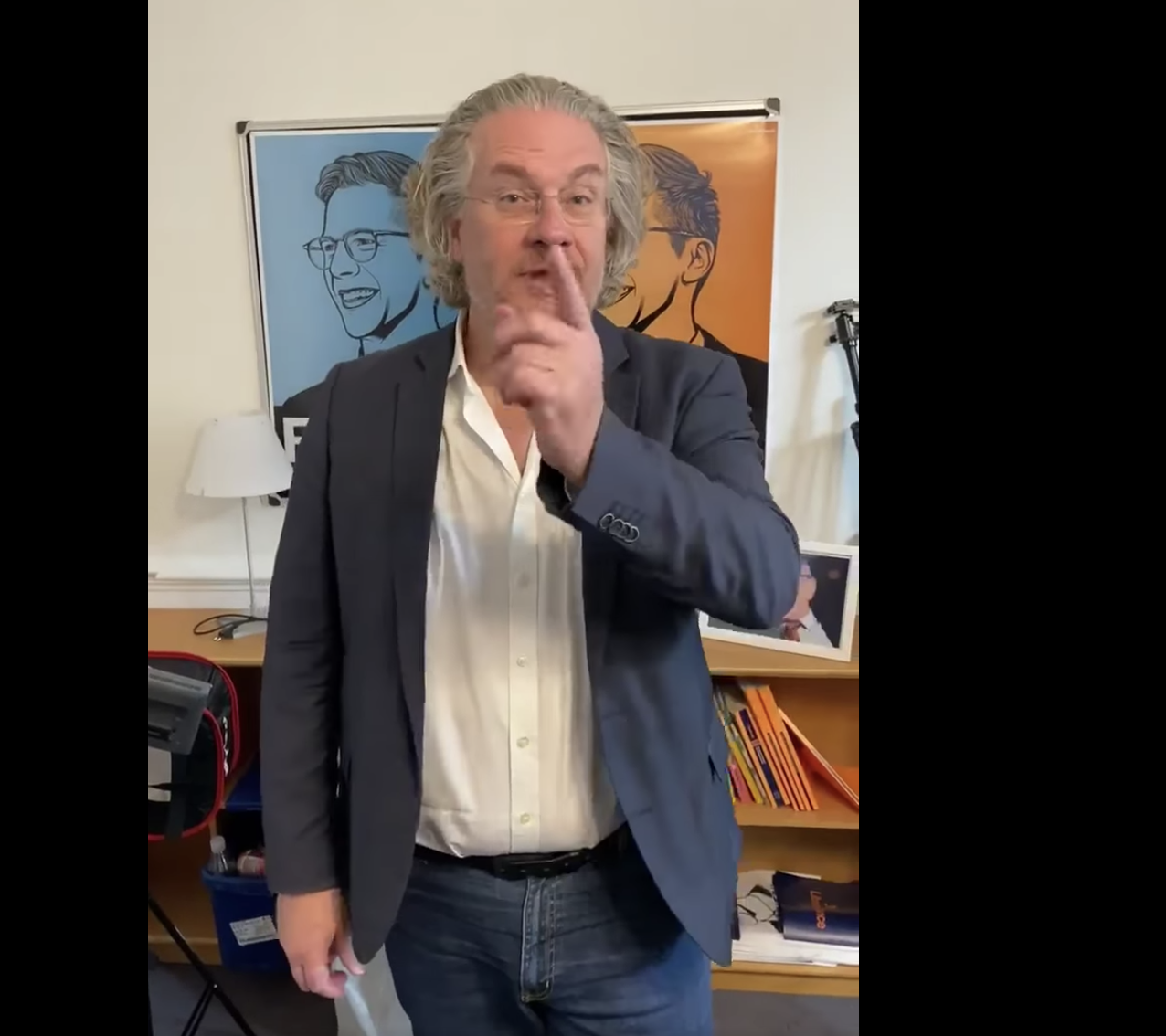 Henrik Dahl anbefaler en stemme på Konservative Studerende. (Fra foreningens facebookside).