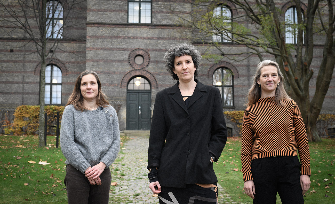 Miriam Wüst flankeret af økonomiprofessor Mette Ejrnæs (tv.) og lektor Mette Gørtz (th.), alle er del af netværket Women in Economics Denmark.