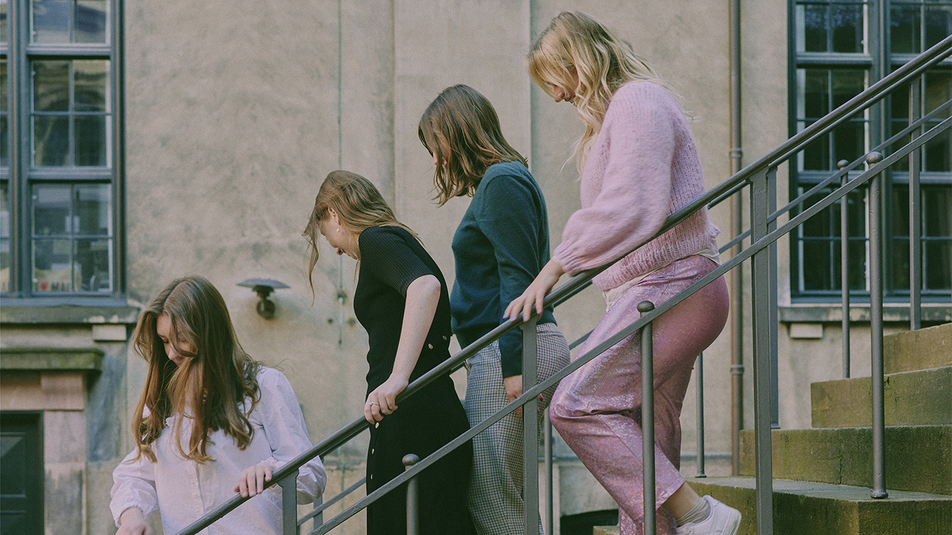 De fire kvinder er eller har været tilknyttet enten Venstres Ungdom eller Radikal Ungdom.