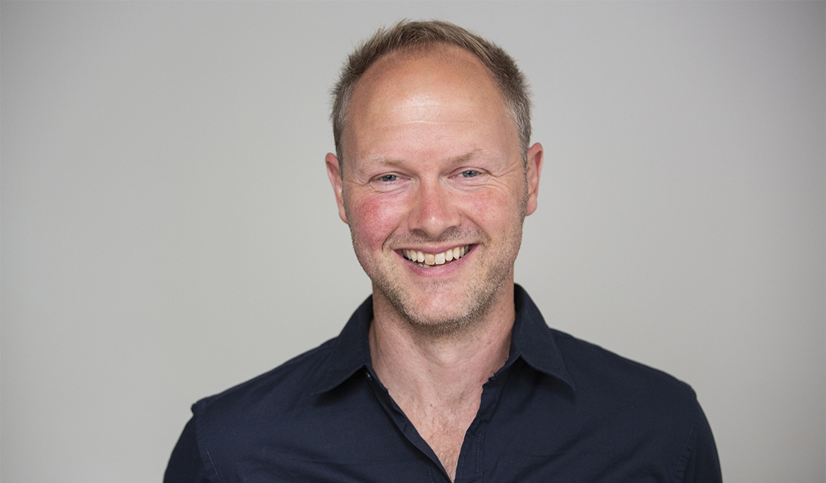 »I just thought physics was cool back then when I started my studies. But today there are many who are motivated by wanting to solve problems, and for this, physics is an incredibly good tool,« says Troels C. Petersen when he is asked to describe his students.