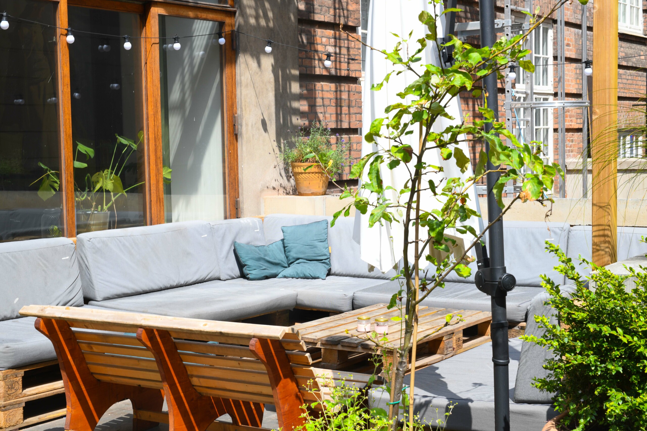 Der følger også en stor terrasse med på kollegiet.