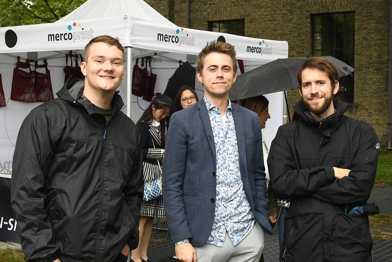 Tiago Rebeira og Oscar Hedeby har fundet en ny ven (tv.)