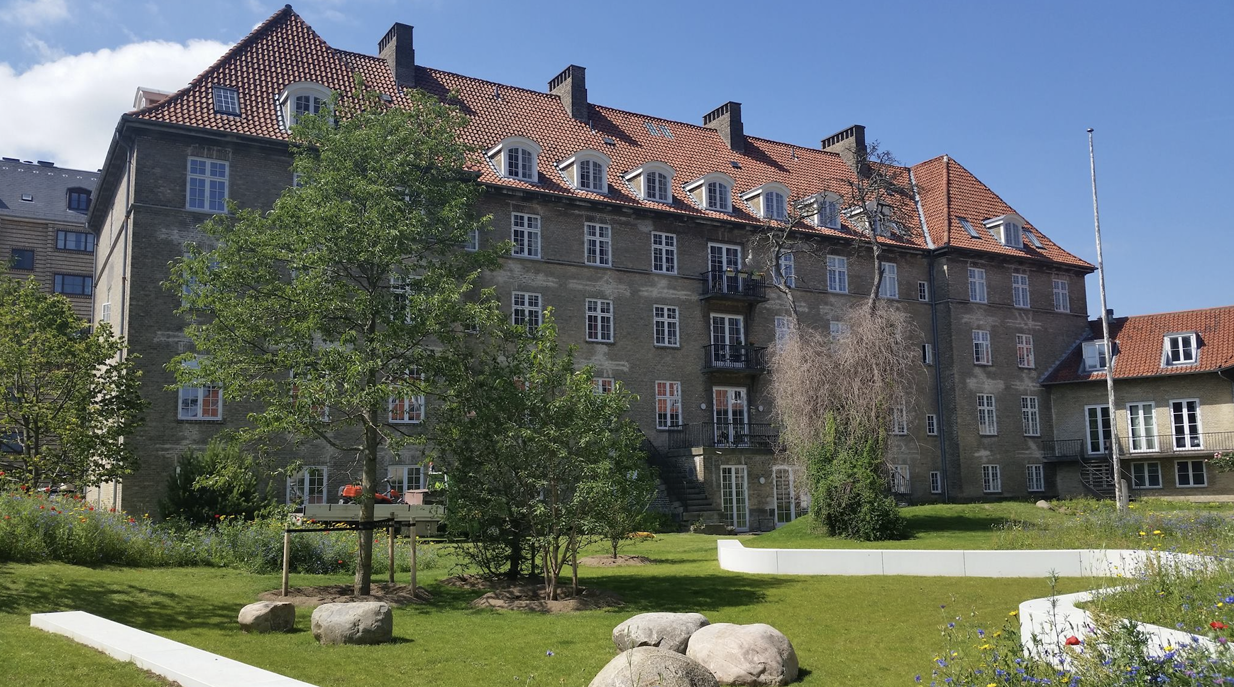The Collegium Juris has a large communal garden, which it uses for barbecues and parties. Photo: Collegium Juris: