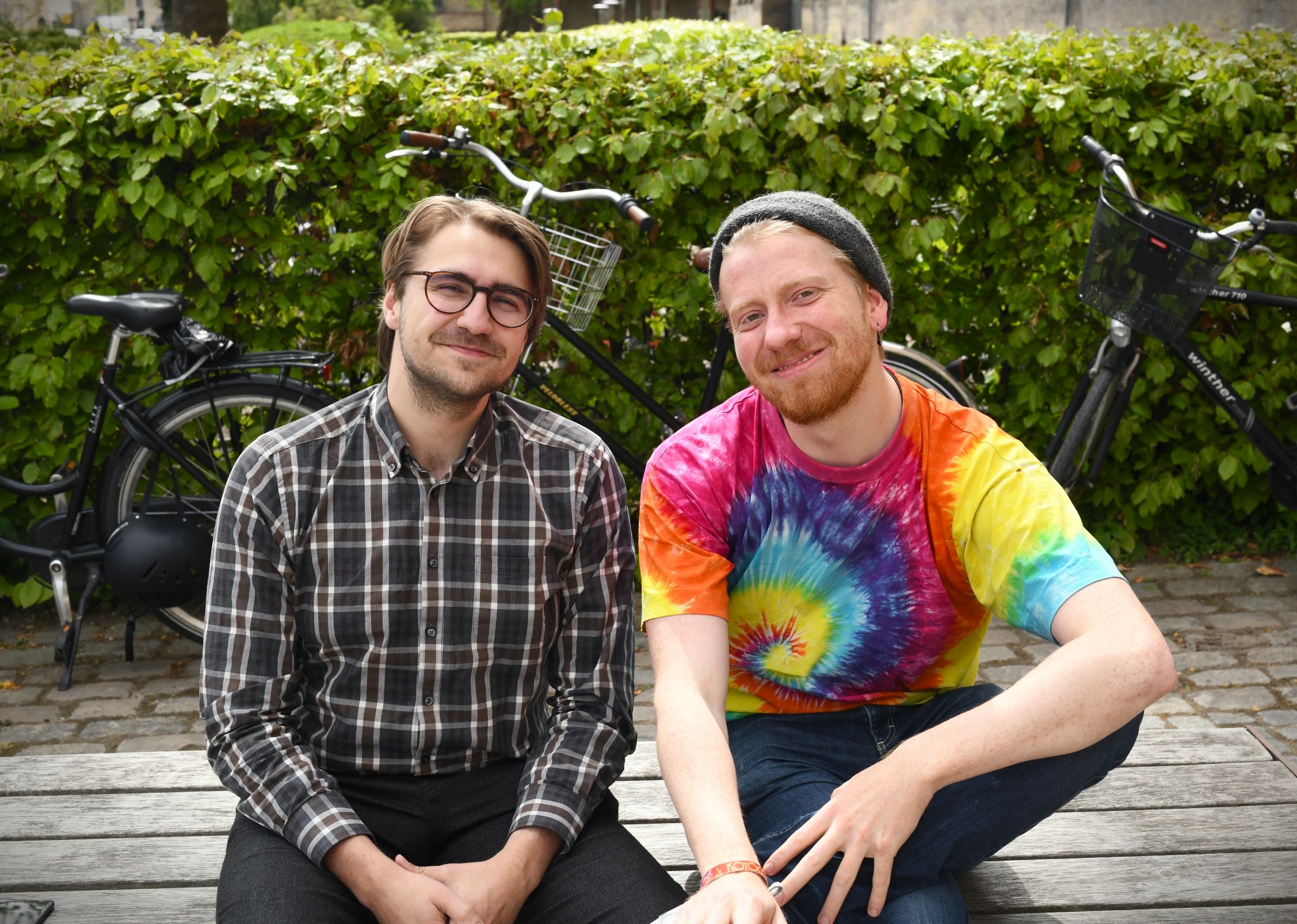Mikkel Abrahamsen (tv) og Søren Møller Hansen (th) skrev en opgave med deres gruppe, da de fik øje på en tiltrængt overspringshandling: Et politisk stunt.
