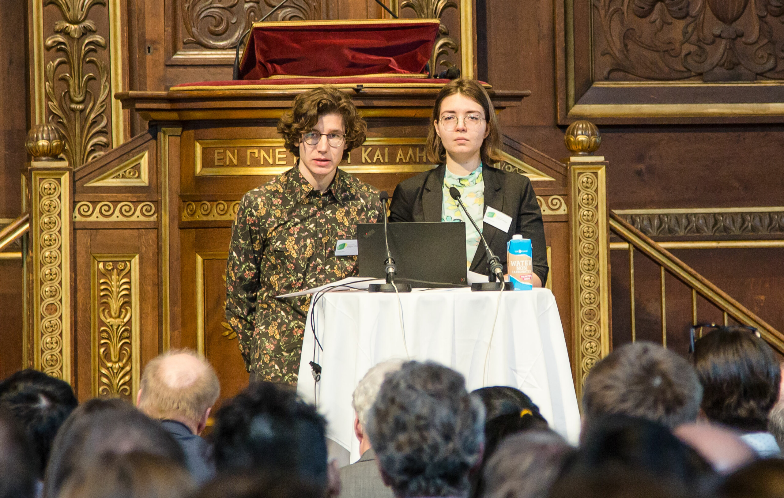 Den ukrainske ph.d.-studerende Tetiana Kozynets (t.h.) holdt sammen med gæste-ph.d.-studerende Mykhailo Flaks en tale til fejringen af Niels Bohr i marts. Den tale er nu blevet til et åbent brev.