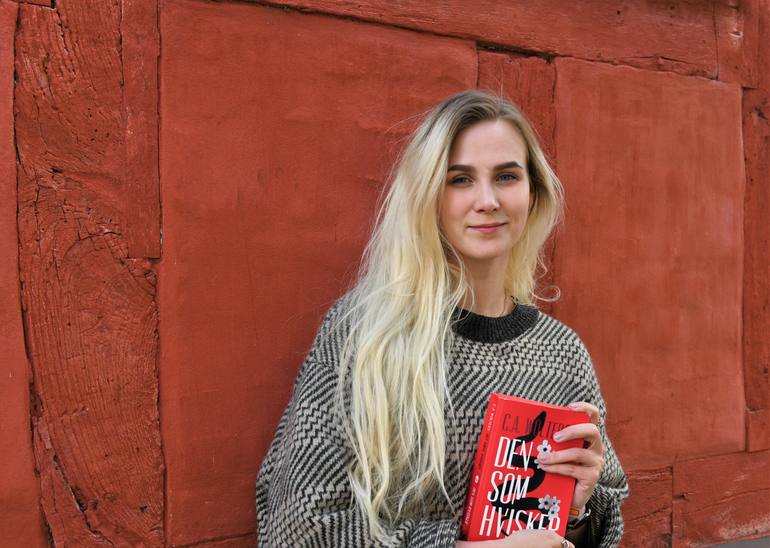 »Det var hårdt at møde holdkammerater, som syntes, at det, jeg lavede, var barnligt. Det, du skriver, er jo ikke rigtigt litteratur. Og det, du læser, er trash, sagde de,« siger Cecilie Alisa Wolters, som oplevede, at hendes interesser for fanfiction og fantasy blev set ned på af de andre studerende og undervisere på danskstudiet. I dag er hun udgivet fantasyforfatter.