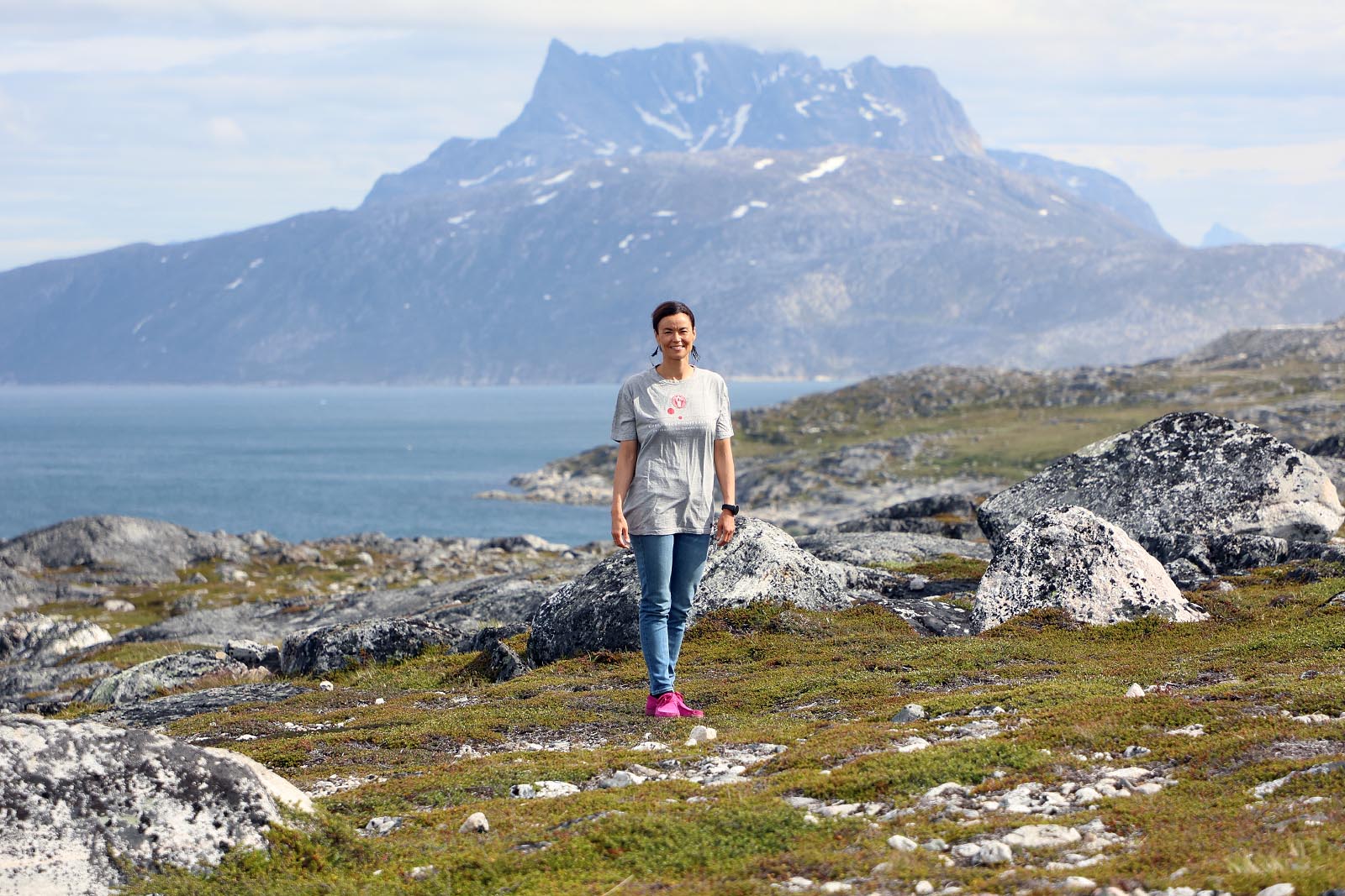 Maliina Abelsen uden for Nuuk, hvor hun i dag arbejder for Unicef. På cv'et er flere ministerposter i Inatsisartut, det grønlandske parlament.