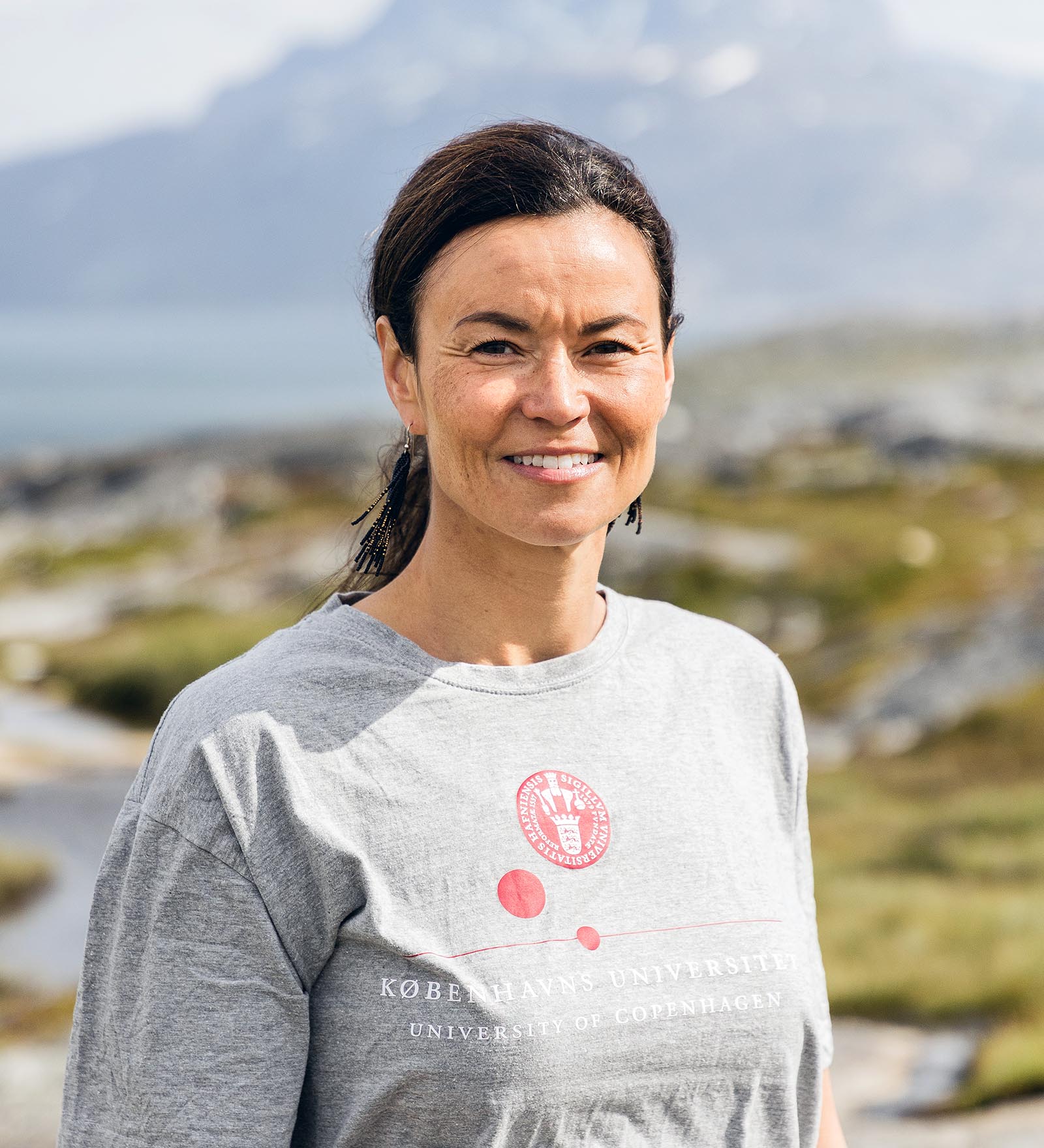 Maliina Abelsen er, ifølge eget udsagn, den mest kuldskære person i Grønland. Hun bor ellers i Nuuk, hvor gennemsnitstemperaturen i vinterhalvåret er langt under frysepunktet. 