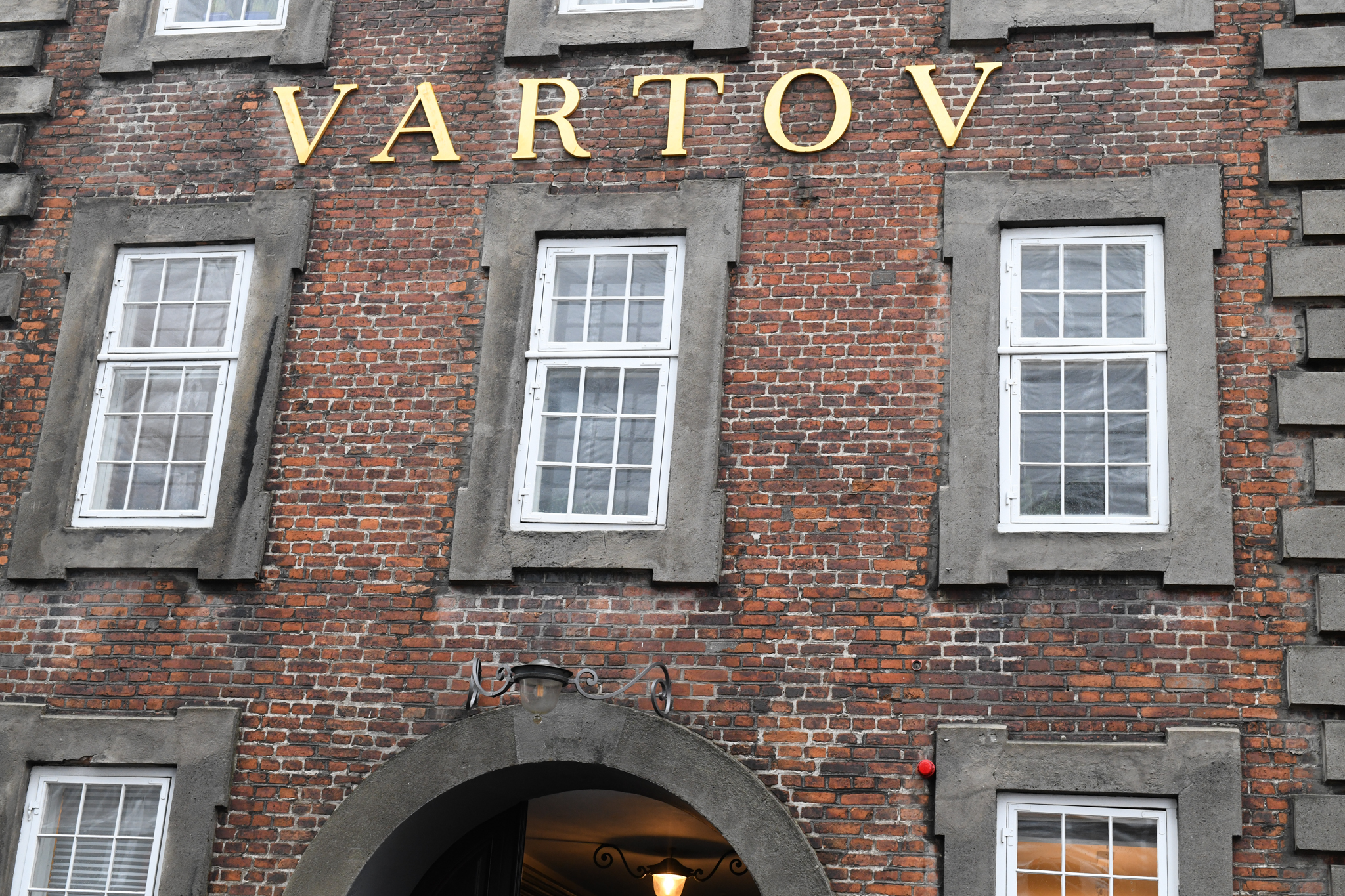 Grundtvig var præst i Vartov Kirke frem til sin død. I dag huser bygningen Grundtvigsk Forum og andre foretagender, der er i Grundtvigs ånd. 