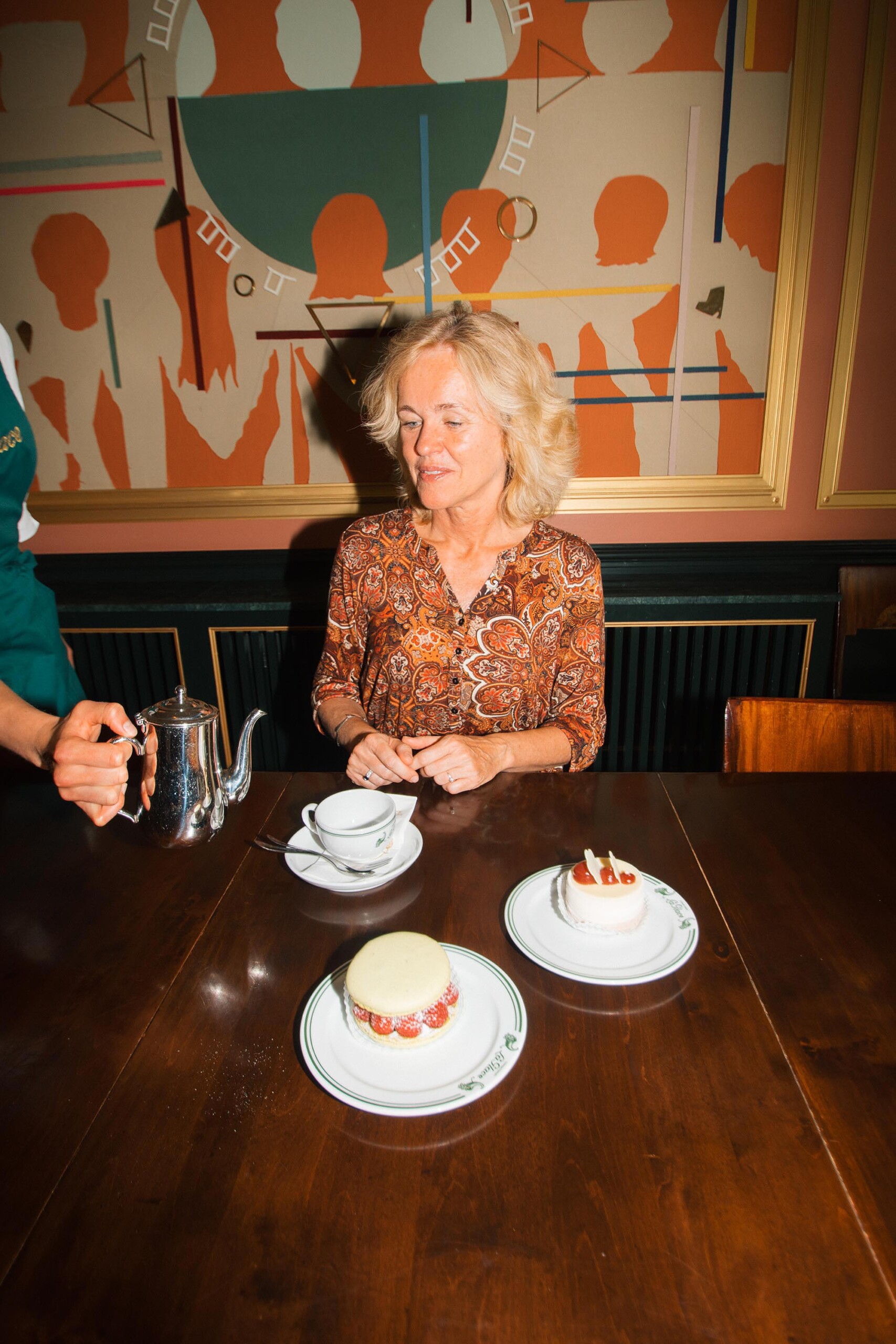 Anja Cetti Andersen-kagen fra La Glace består af en solbærgele omgivet af mascarpone mousse på en bund af citronmazarin med mandelsplitter sat på en citronmørdejsbund. Kagen er overtrukket med chokoladeglace og pyntet med stjerne, planet og et strejf af guld.