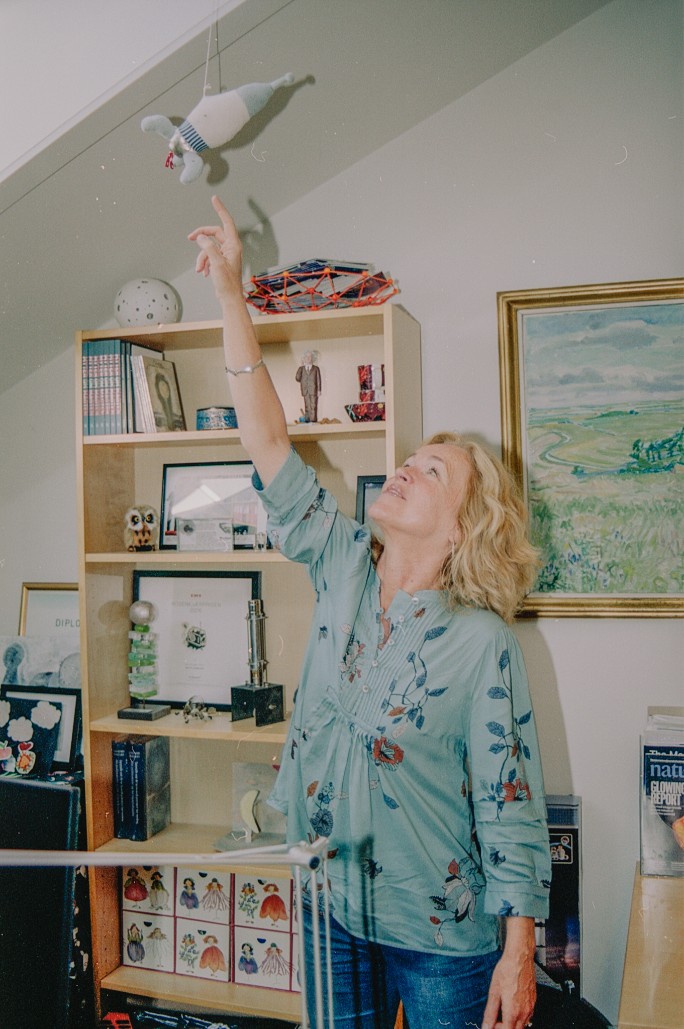 Anja C. Andersen fortæller, at det tog hende et halvt år at pakke alle sine ting ud, da hun blev tildelt nyt kontor på Geologisk Museum.