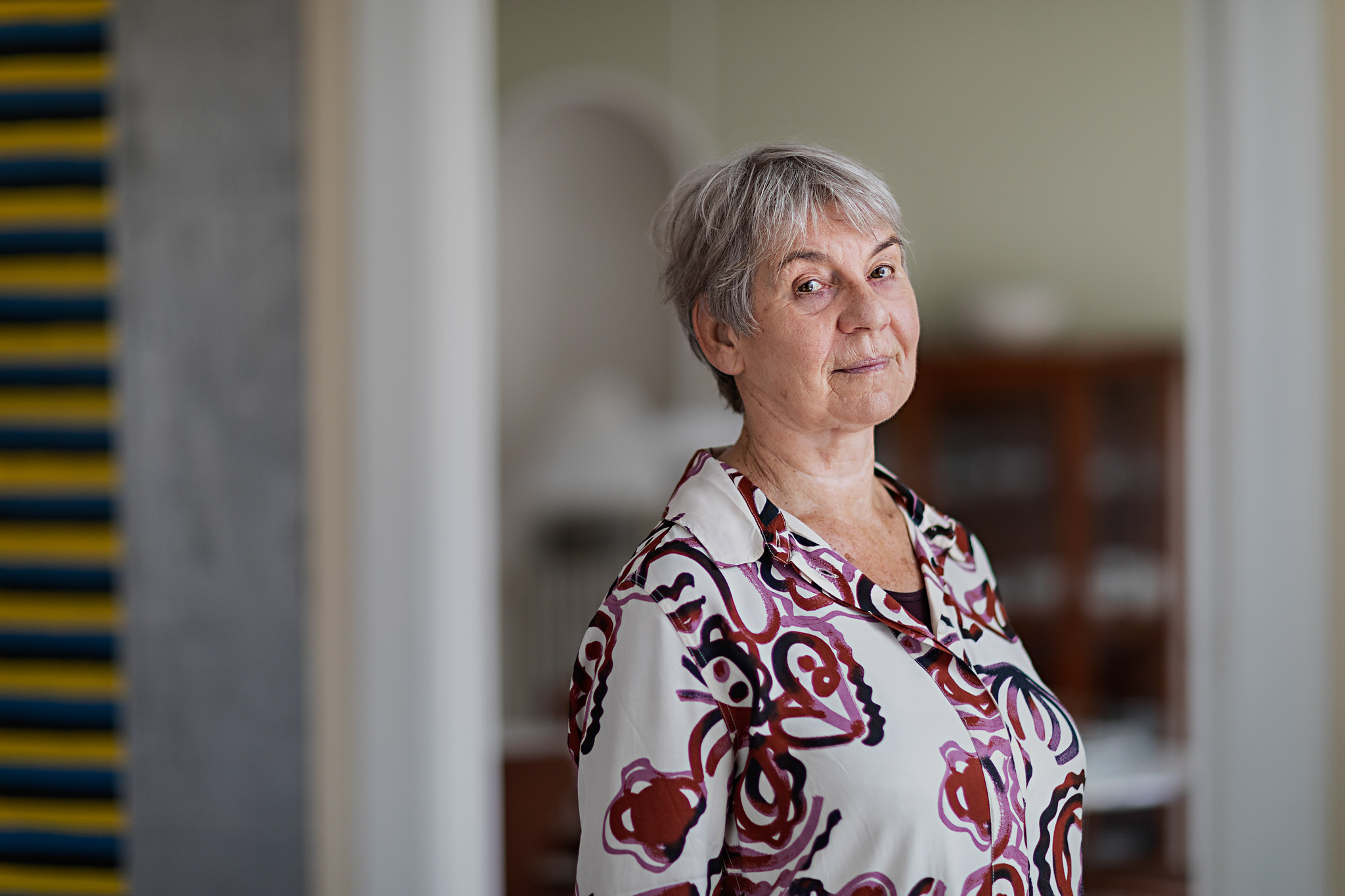 »Jeg har nok altid været lidt ud til bens,« gnægger Tania. Hun flyttede hjemmefra som 16-årig, fordi konflikterne med moderen eskalerede, da hun fik en kæreste. »Mine forældre var nærmest victorianske«.