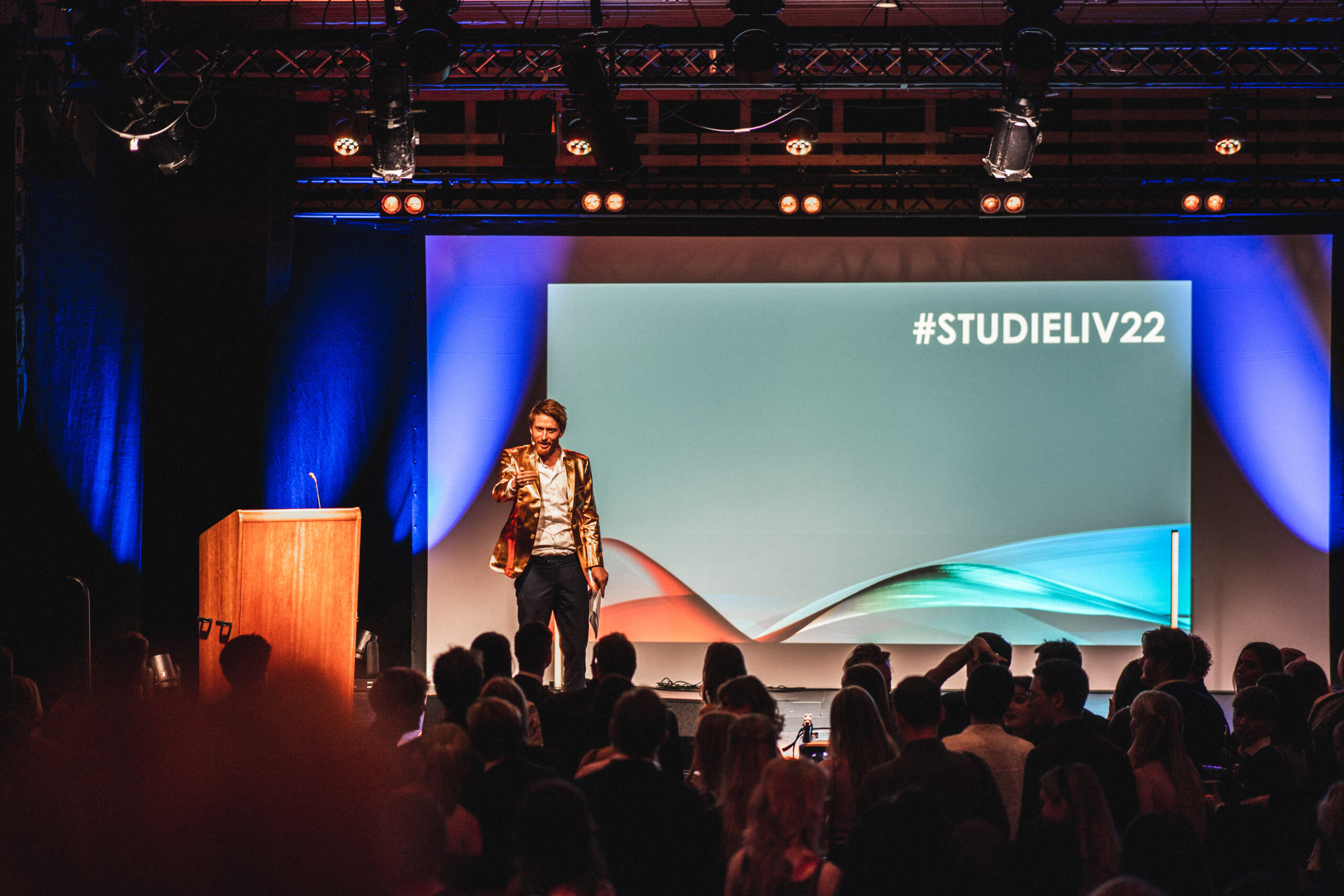 Prorektor Kristian Cedervall Lauta gav den i rollen som sprechstallmeister