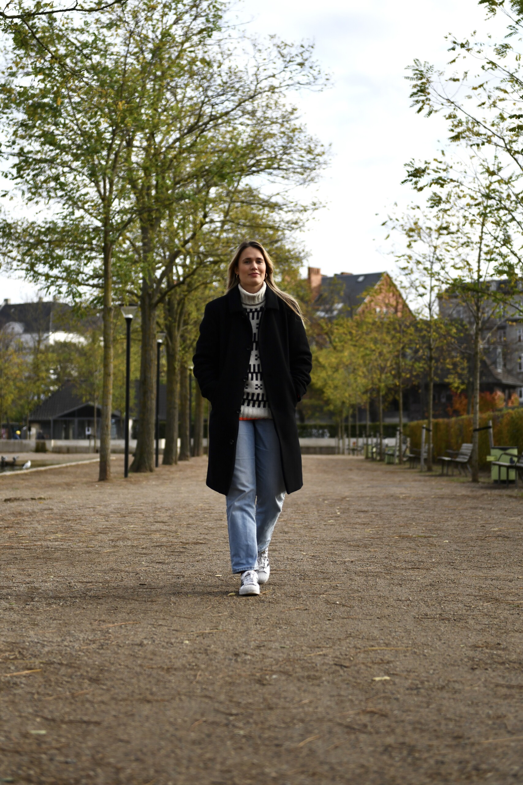 »Det er ikke raketvidenskab. De fleste kender jo godt følelsen af, at det er rart at komme ud. Men mindfulness har givet mig en bedre bevidsthed omkring, hvornår jeg har brug for det,« siger hun.