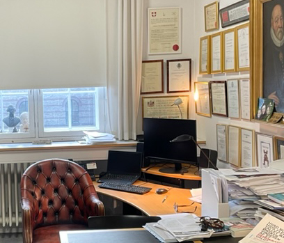 Peter Kurrild-Klitgaards kontor på Kommunehospitalet. Han gruer for udsigten til at skulle forlade det blændende campusmiljø på CSS til fordel for Søndre Campus. 