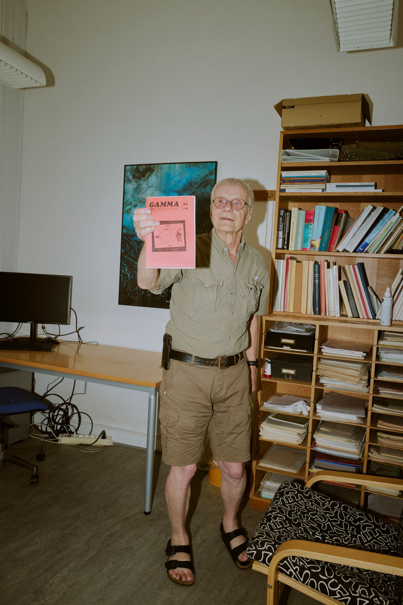 Hans Bøggild picks up a journal from the shelf in his tiny, but tidy office next to the coffee machine. Here is an edition of Gamma, a physics journal from the 1970s.