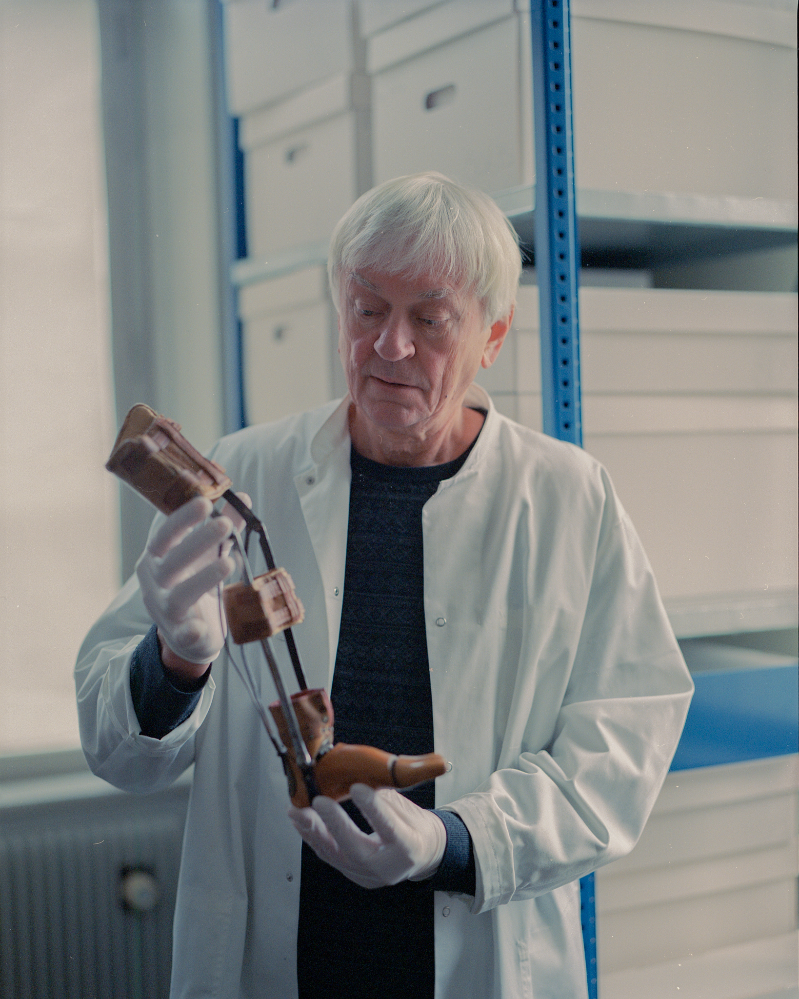 Barneprotesen fra 1880'erne er en del af museets store protesesamling. Samlingen har desuden en gipsafstøbning og fodskinne til et barn, som voksede op og blev verdensmester i kajakroning fem gange.