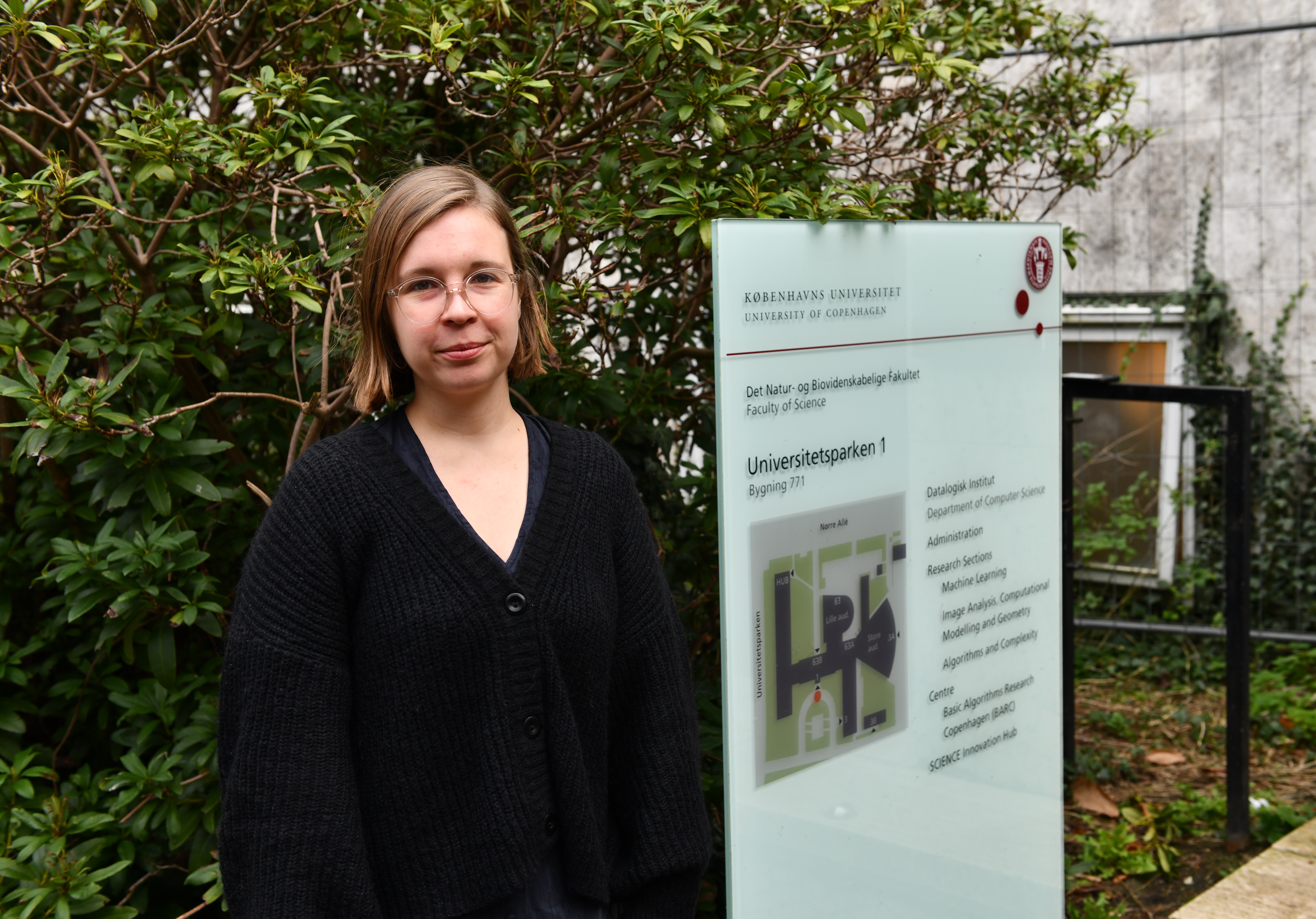 Karolina Stańczak in front of the Department of Computer Science at the University of Copenhagen.